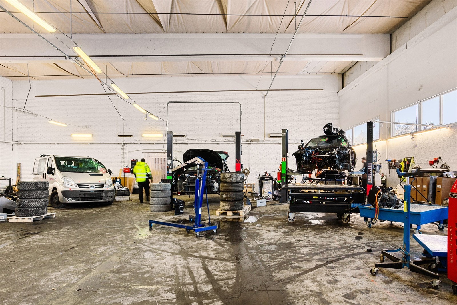 Lager/verksted - takhøyde ca. 6 meter. Galleribilde