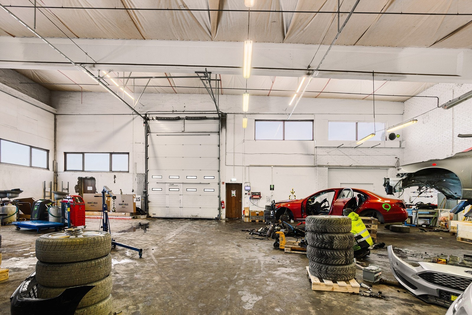 Lager/verksted - takhøyde ca. 6 meter. Galleribilde