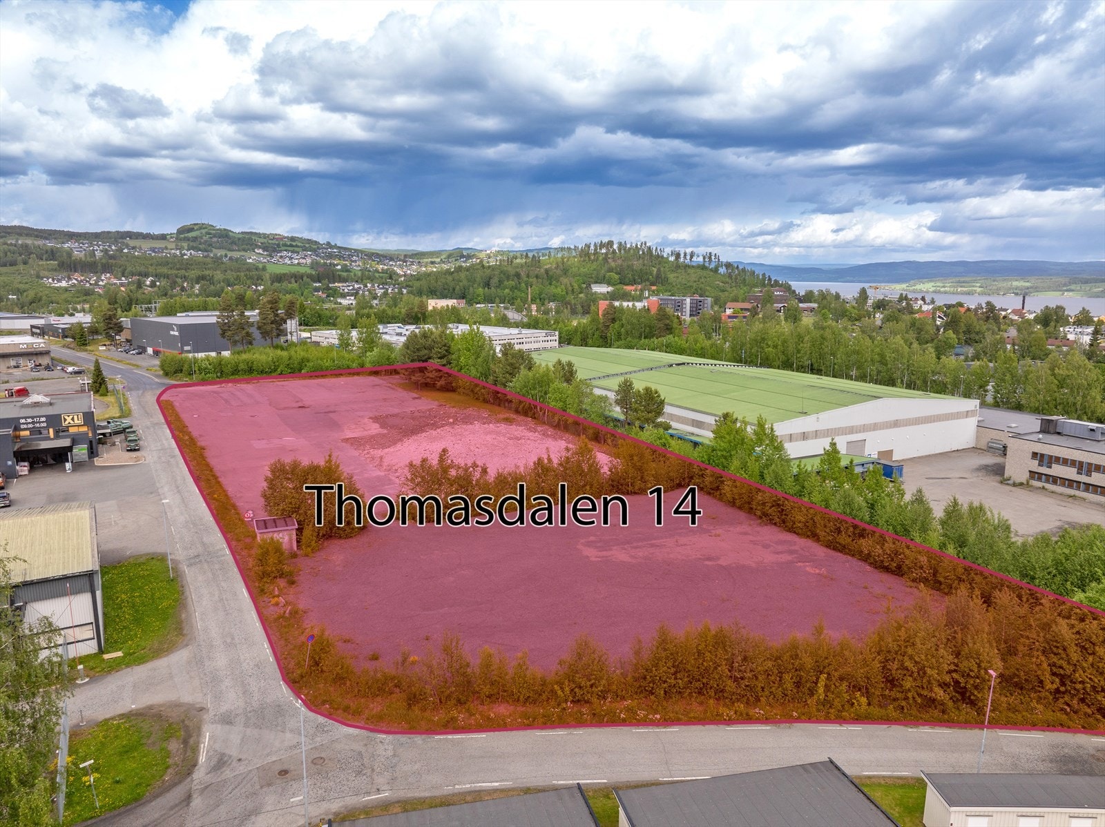 Videre langs vegen til venstre kommer adkomst fra vest/sør og rv. 4. Galleribilde