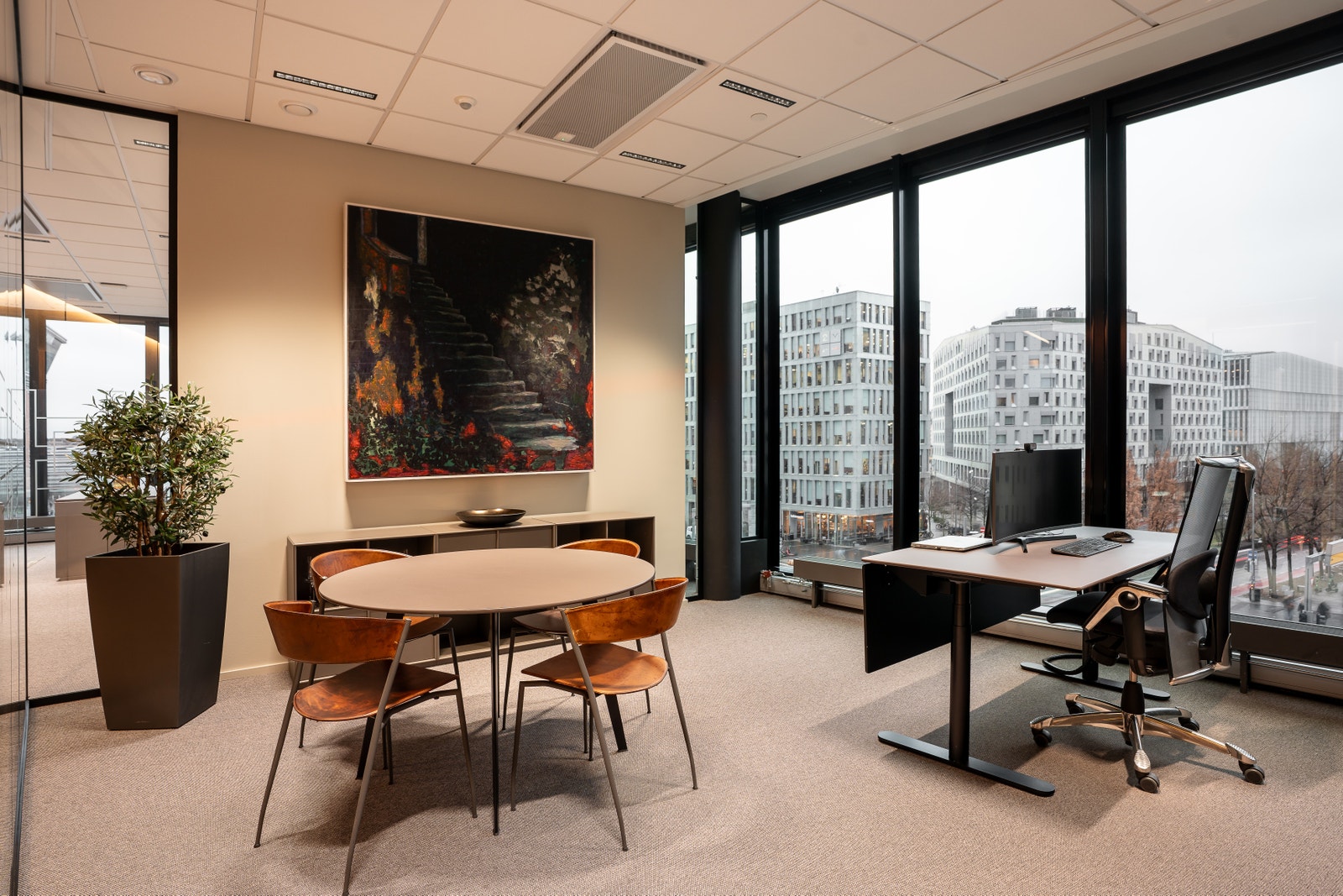 Kontor/møterom langs fasade Galleribilde