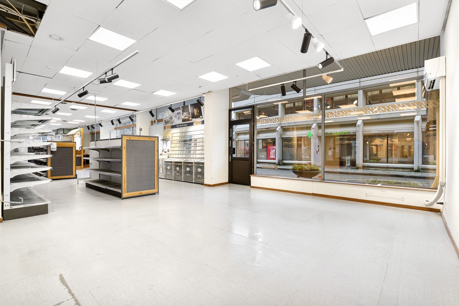 Romslig lokale som kan brukes i sin helhet for kjøper eller en kan endre lokalet etter behov Galleribilde