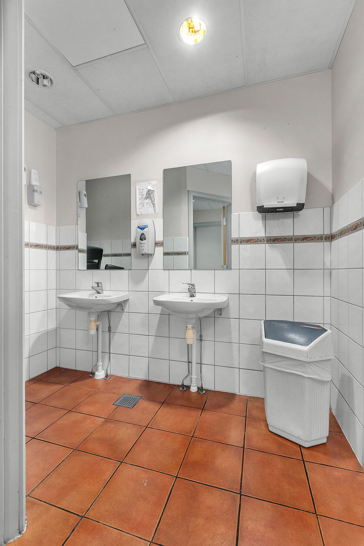 2etg - Leietaker Bella Napoli - WC Galleribilde