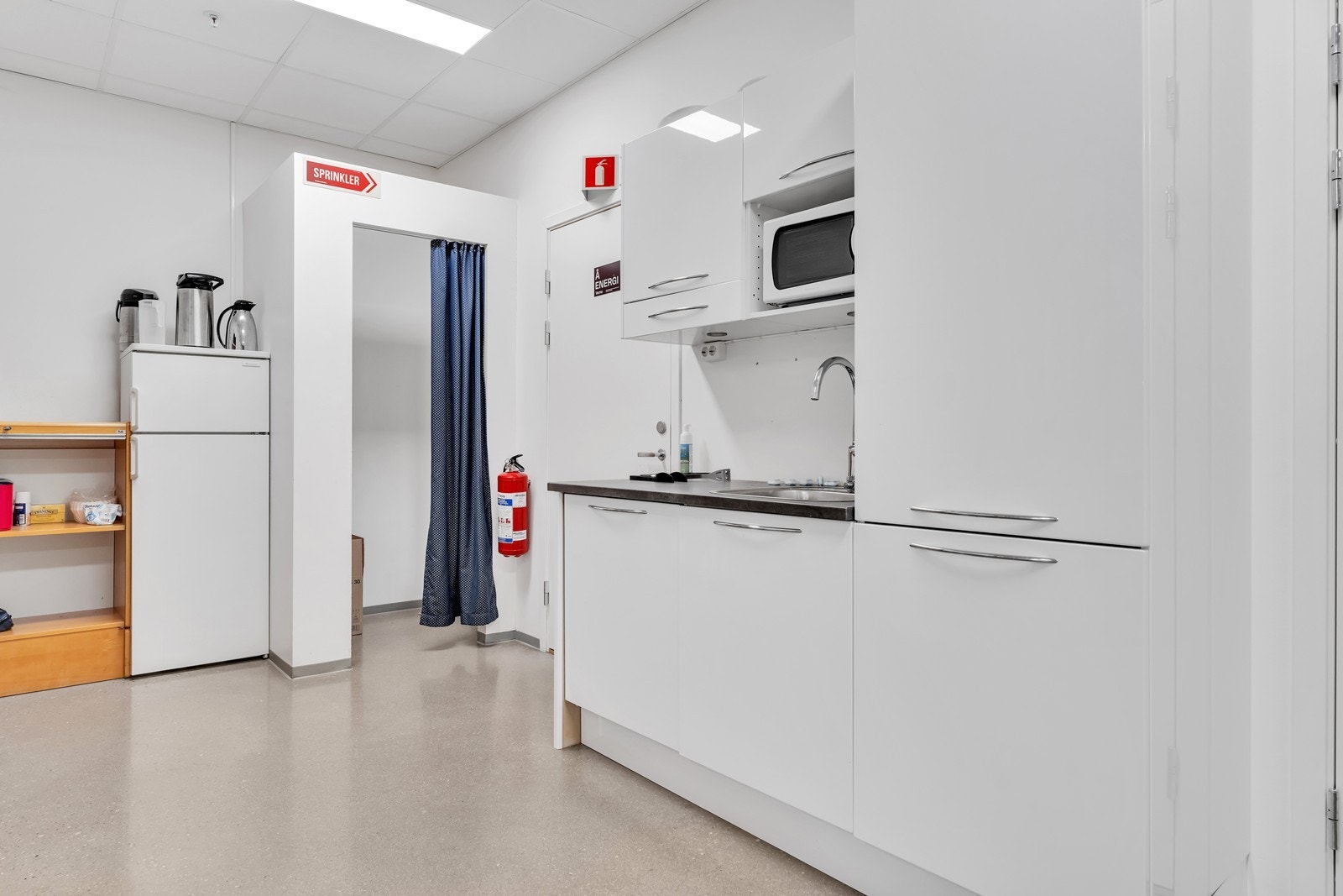 Enkelt kjøkken Galleribilde