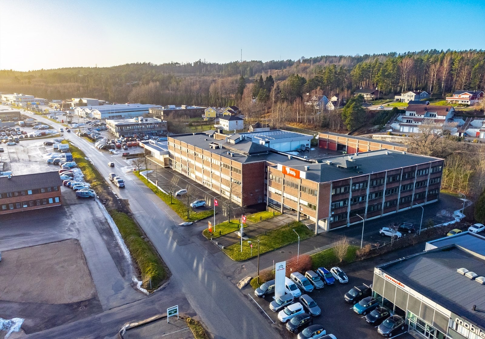 Stabburveien 18 ligger i et veletablert handelsområde Galleribilde