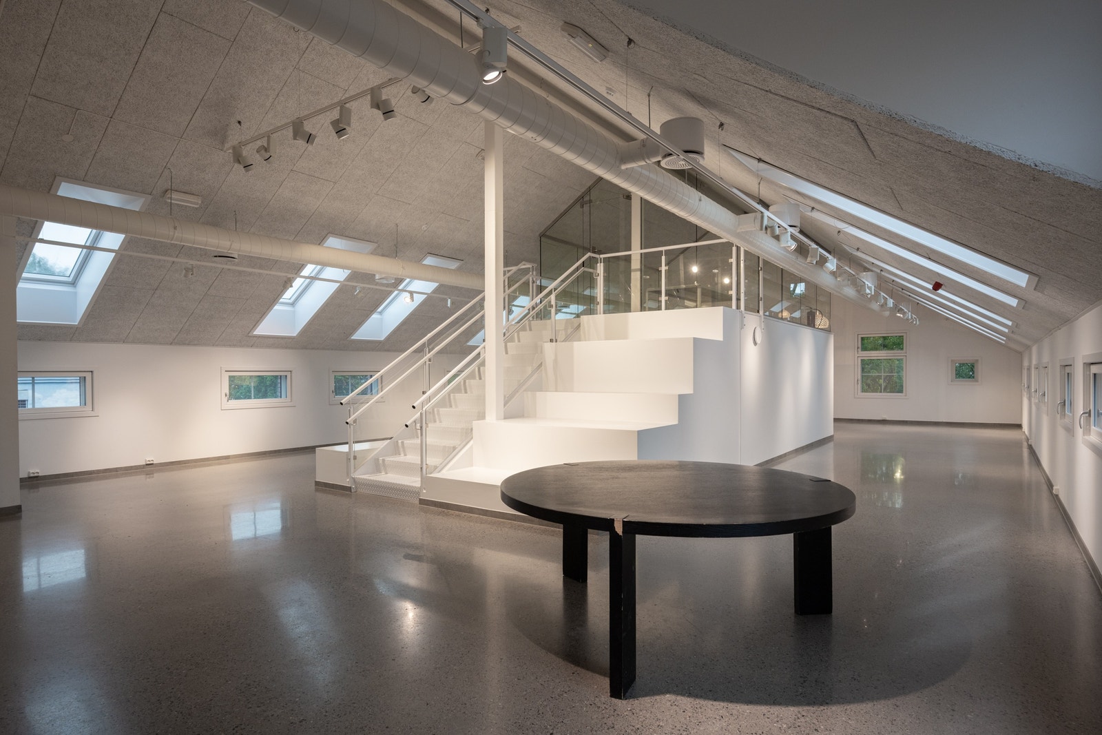 Lokale 2 - møterom på liten mesanin Galleribilde