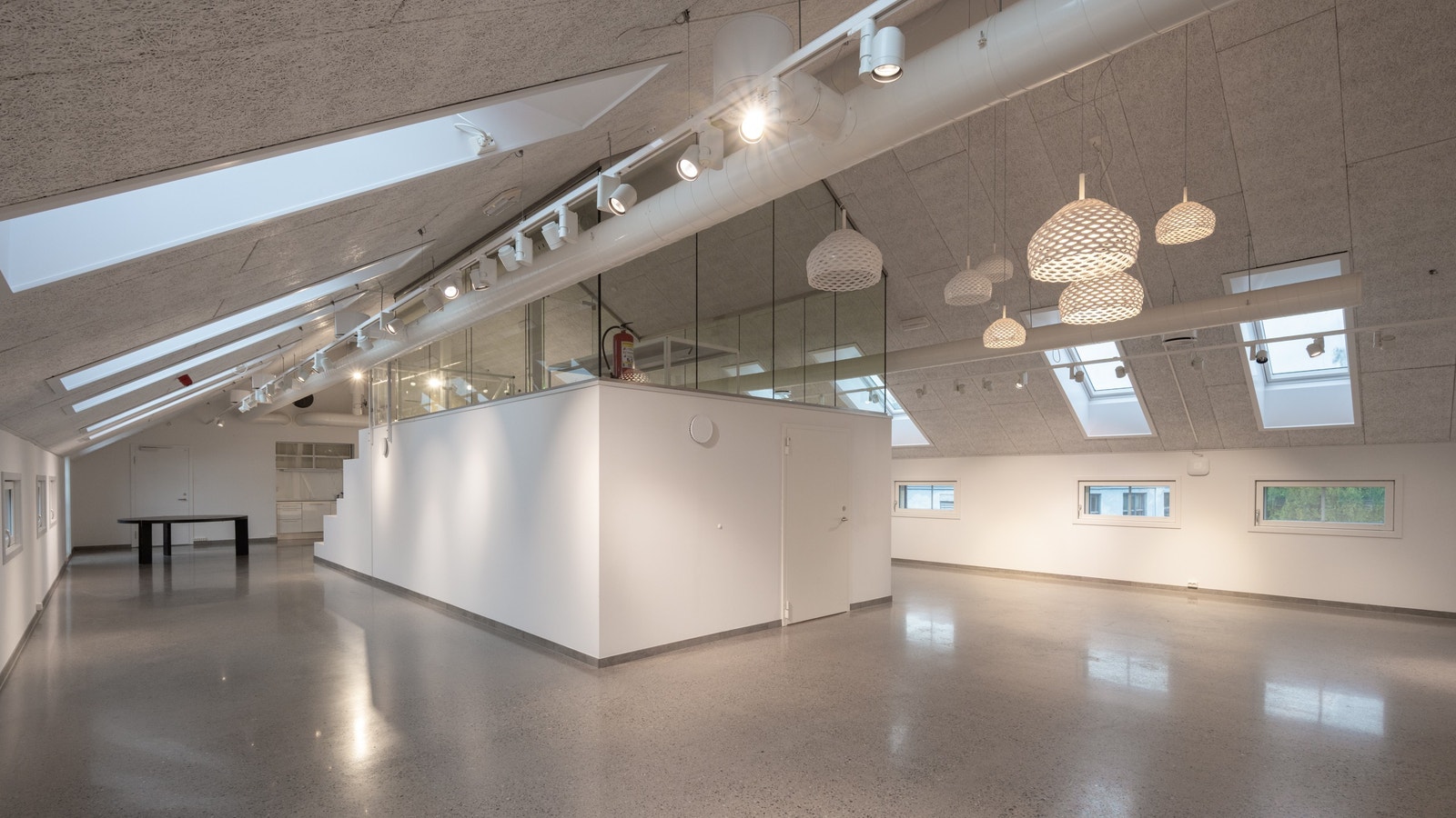 Lokale 2 - under møterom er det bygget lager/arkivrom Galleribilde