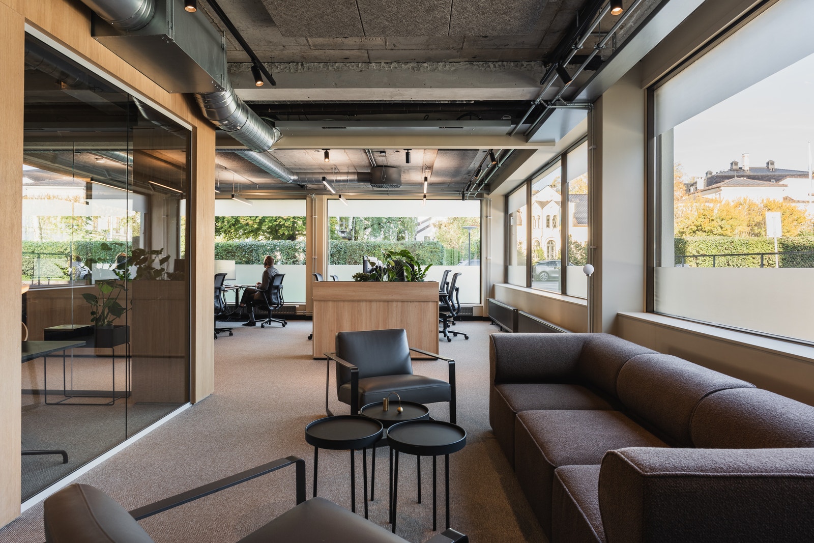 Eksempel på nylig rehabiliterte lokaler for annen leietaker i byggets 1. etasje. Designet av RADIUS DESIGN AS Galleribilde