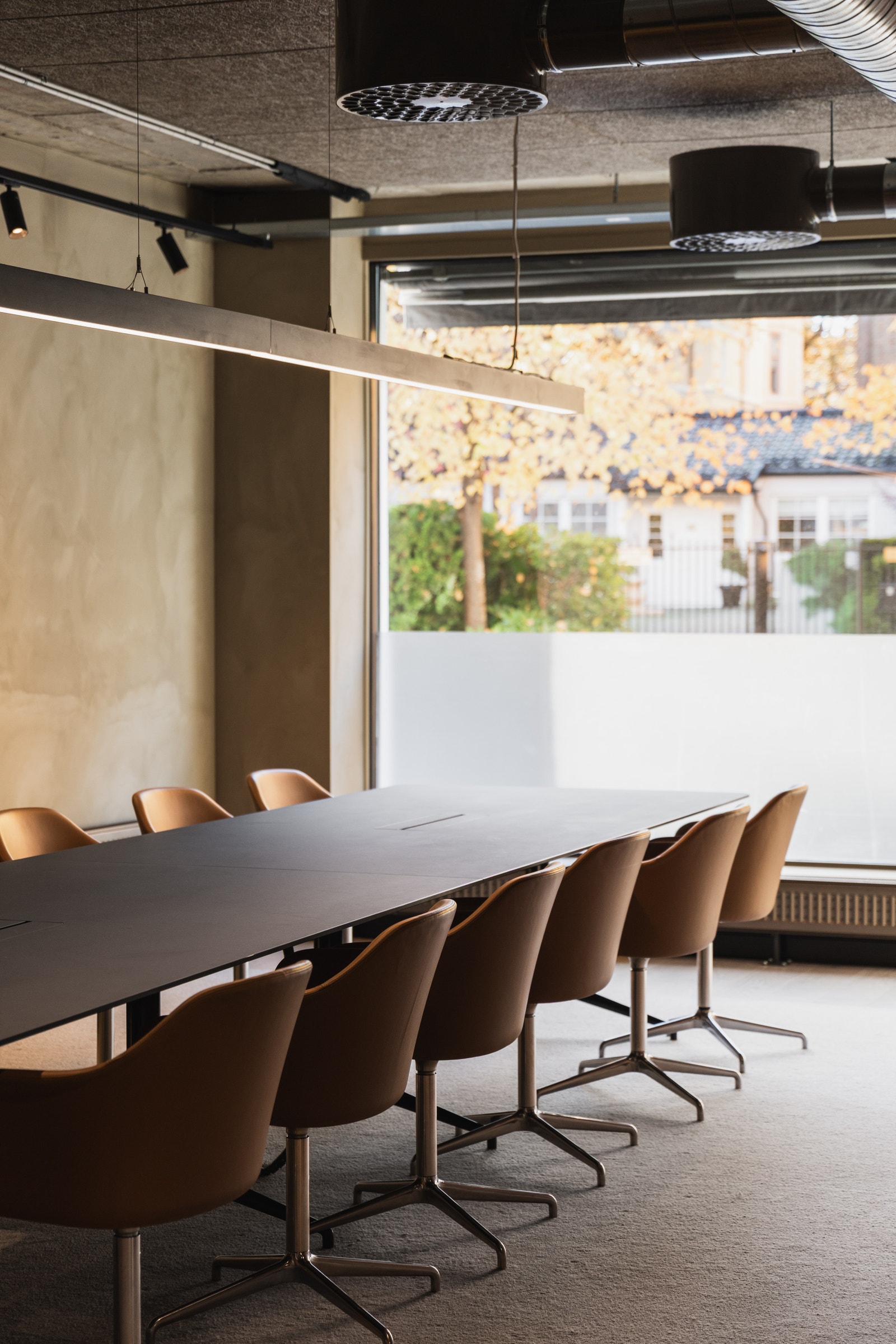 Eksempel på nylig rehabiliterte lokaler for annen leietaker i byggets 1. etasje. Designet av RADIUS DESIGN AS Galleribilde