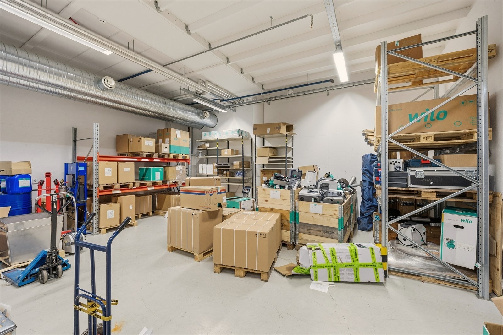 Alf Bjerckes vei 20 - Lager BTA ca 85 kvm kan leies i tillegg til kontorarealet. Galleribilde