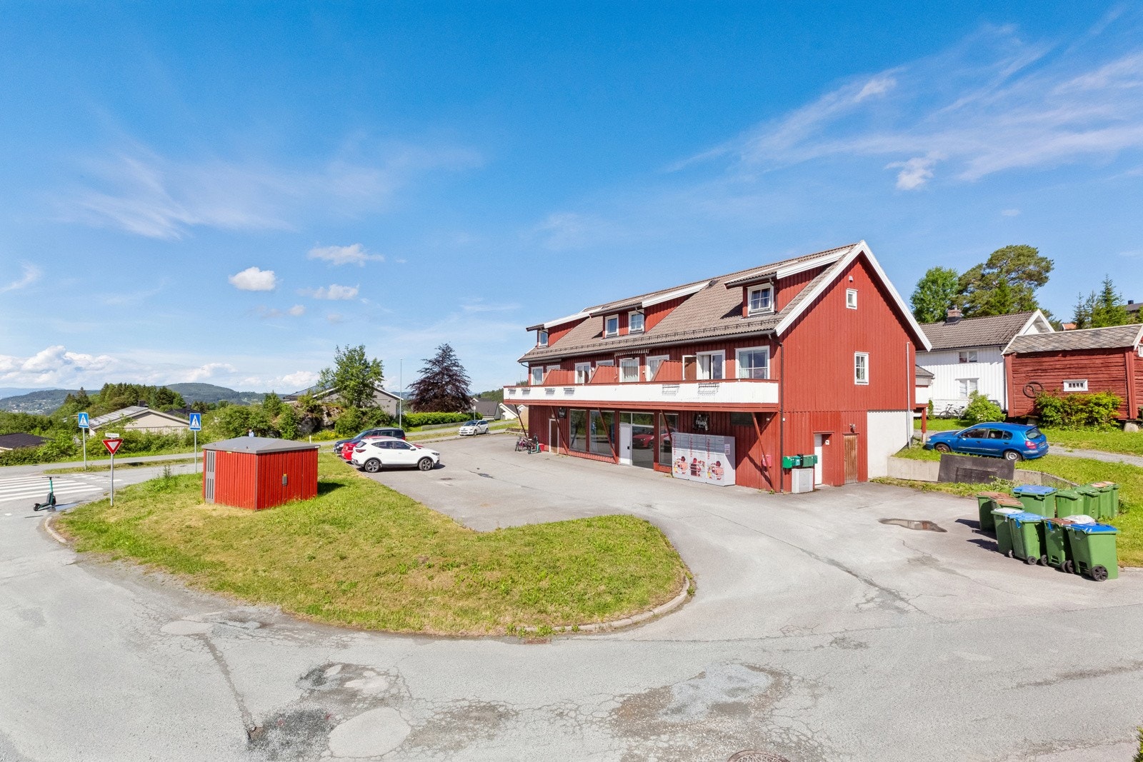 God plass til parkering utenfor eiendommen Galleribilde