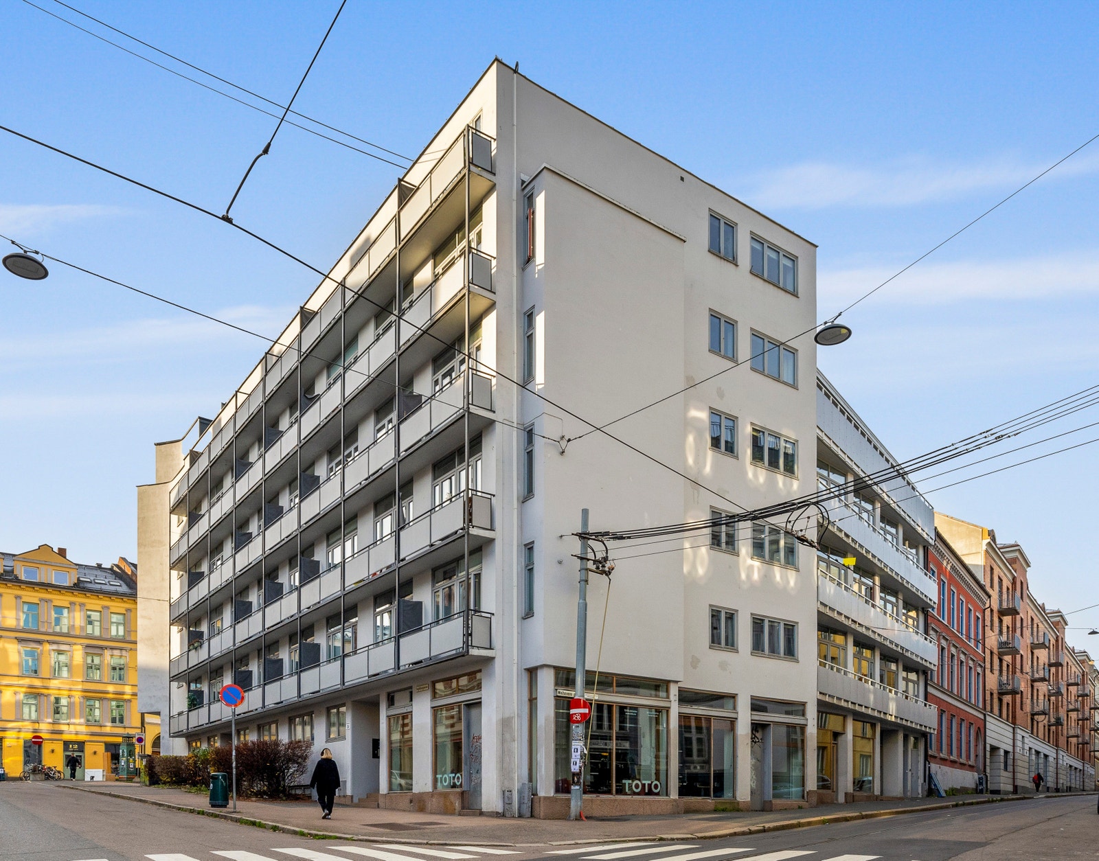 Fasade av hjørnelokalet (seksjonen er på høyre side) Galleribilde