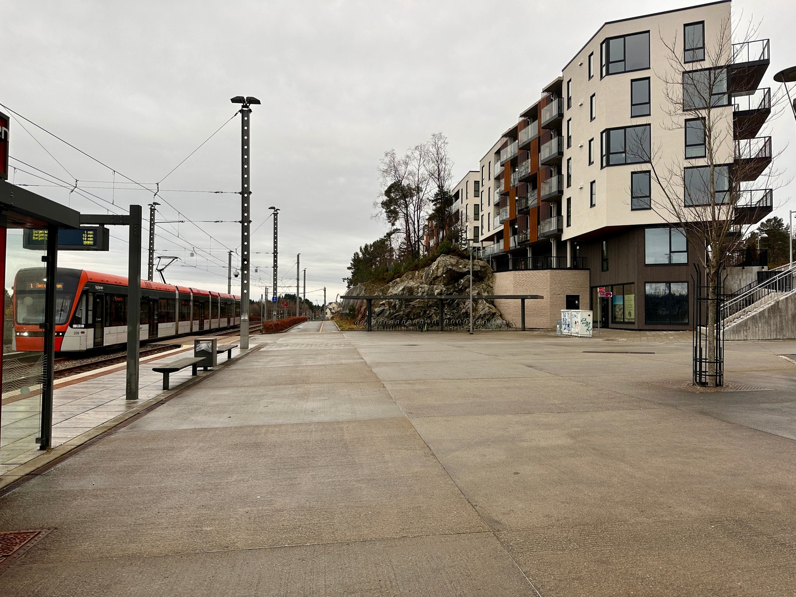 Arealet synlig på bakkenivå til høyre i bildet. Galleribilde