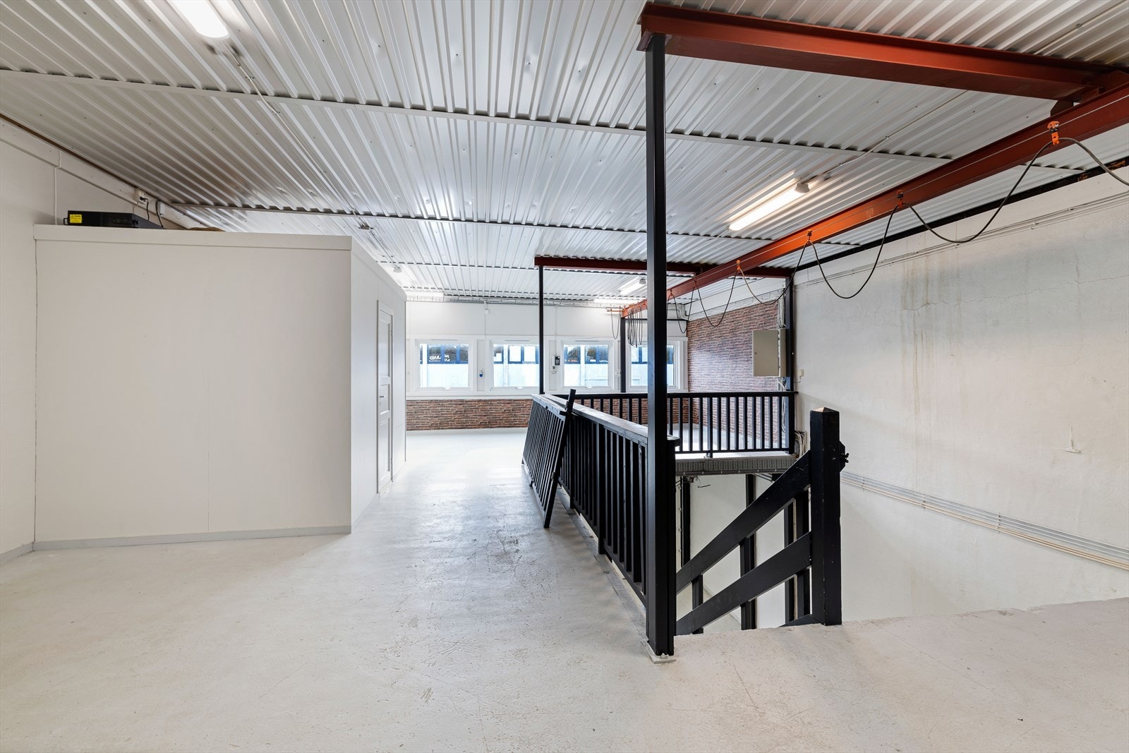 Lyse lokaler med mulighet for flere kontorbrukere Galleribilde