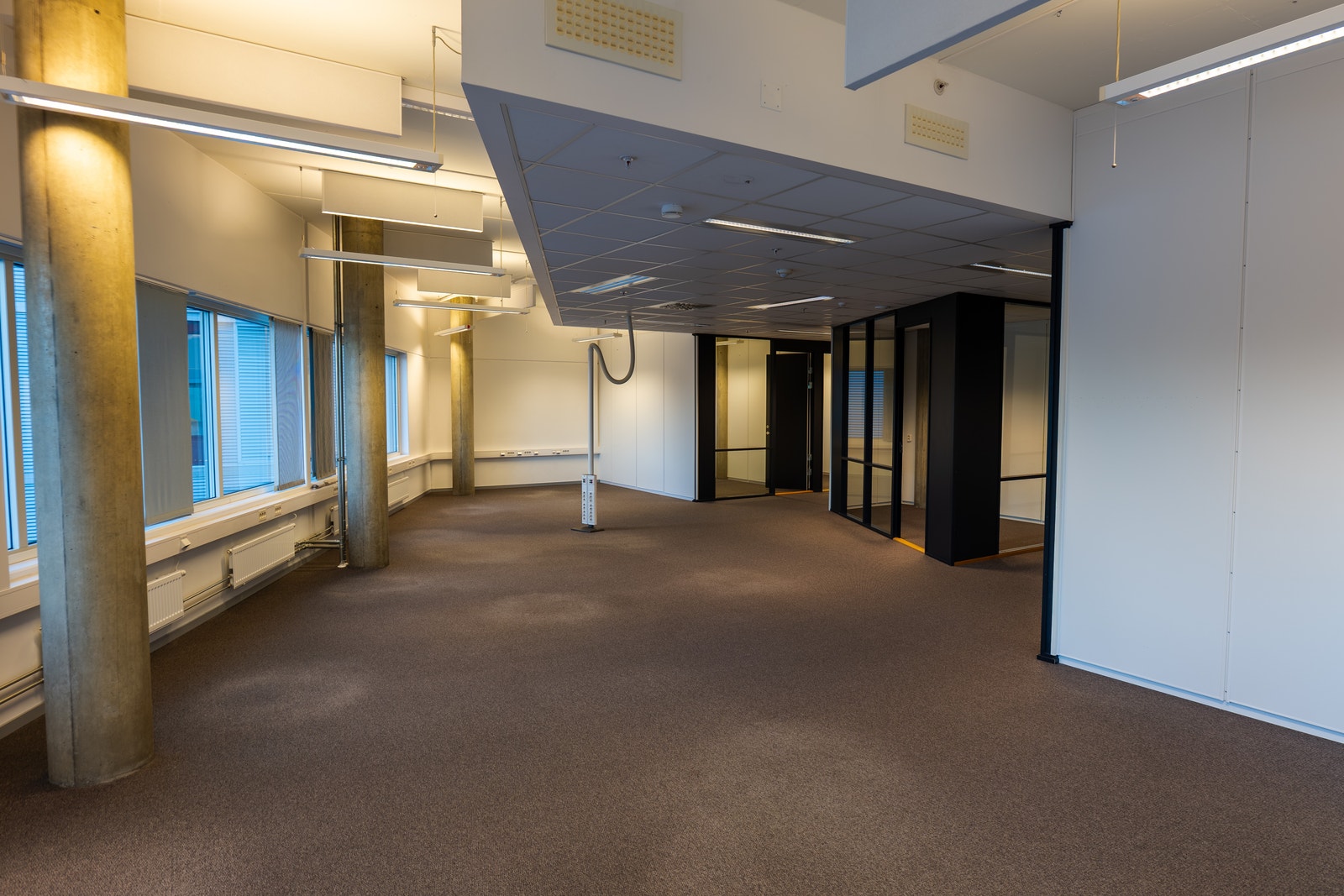 Ett av arealene som er ledig i byggets tredje etasje - dette er totalt 610 kvm inkl BTA, cirka 25 arbeidsplasser pluss møterom er mulig her! Galleribilde