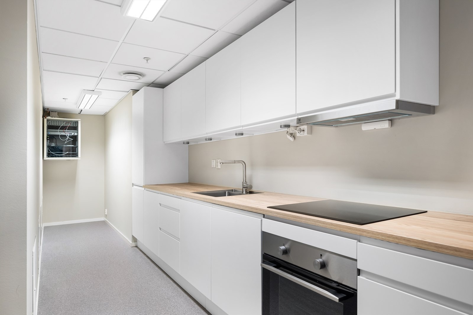 Ledig areal i 2.etg. BTA 384 m². 3 cellekontor, 2 landskap, kjøkken, møterom og 3 stillerom. Galleribilde