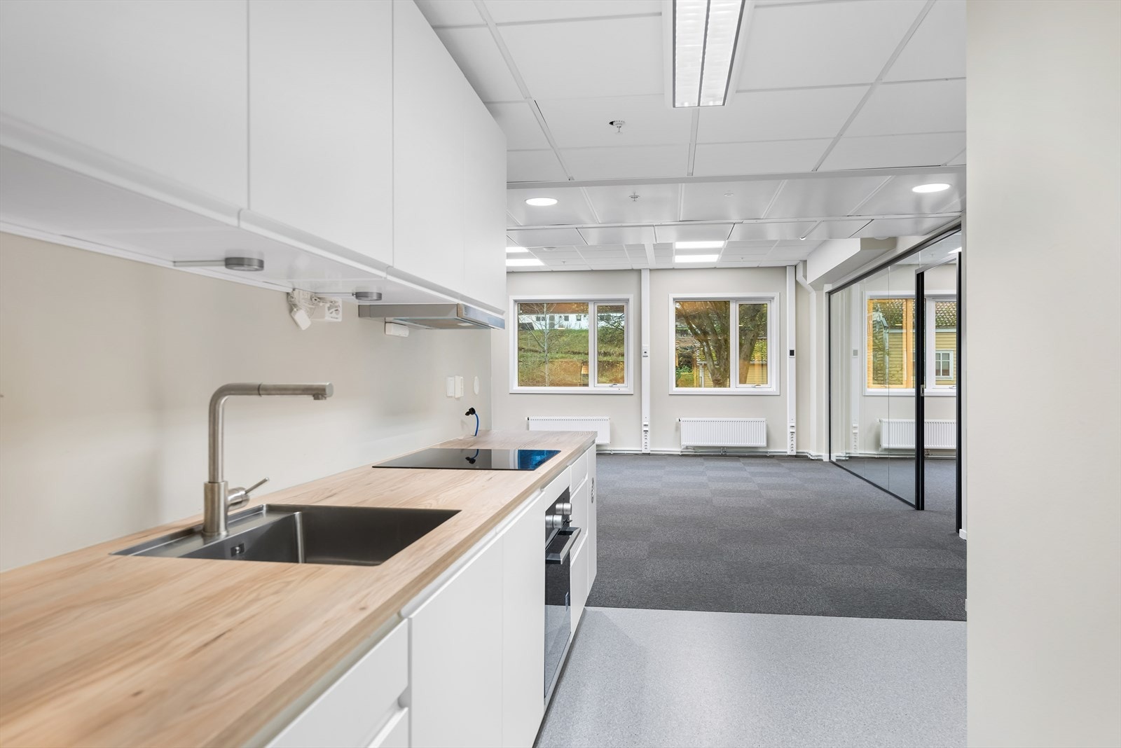 Ledig areal i 2.etg. BTA 384 m². 3 cellekontor, 2 landskap, kjøkken, møterom og 3 stillerom. Galleribilde