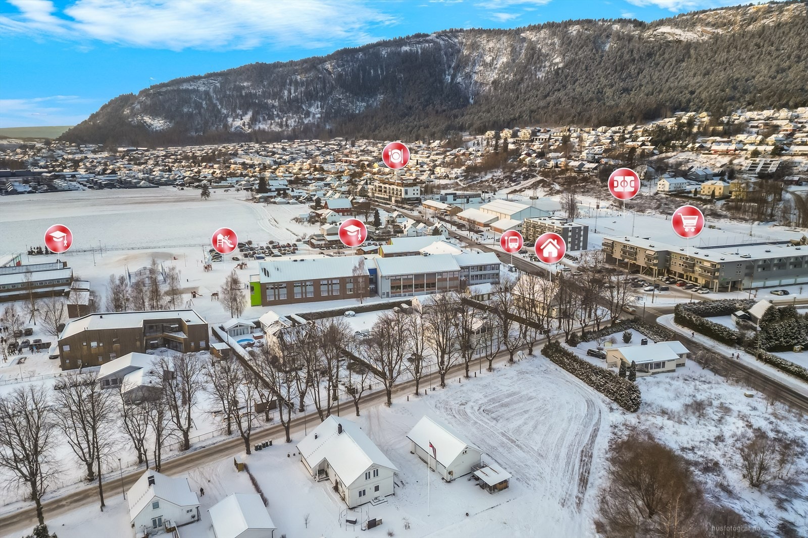 Kort avstand til flott turterreng, sommer og vinter, med turstier og lysløyper Galleribilde