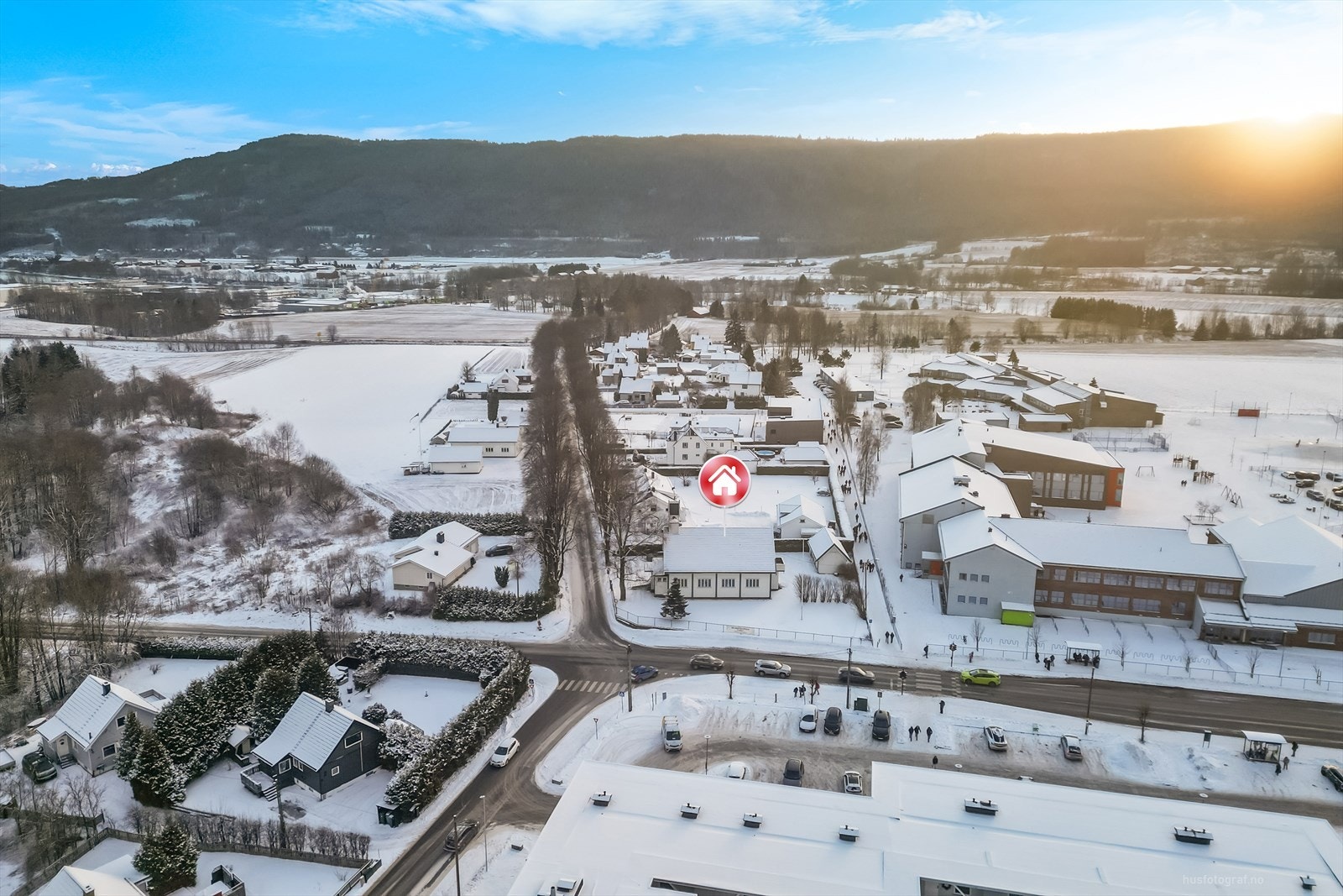 God togforbindelse både fra Mjøndalen og Gulskogen stasjon. Galleribilde