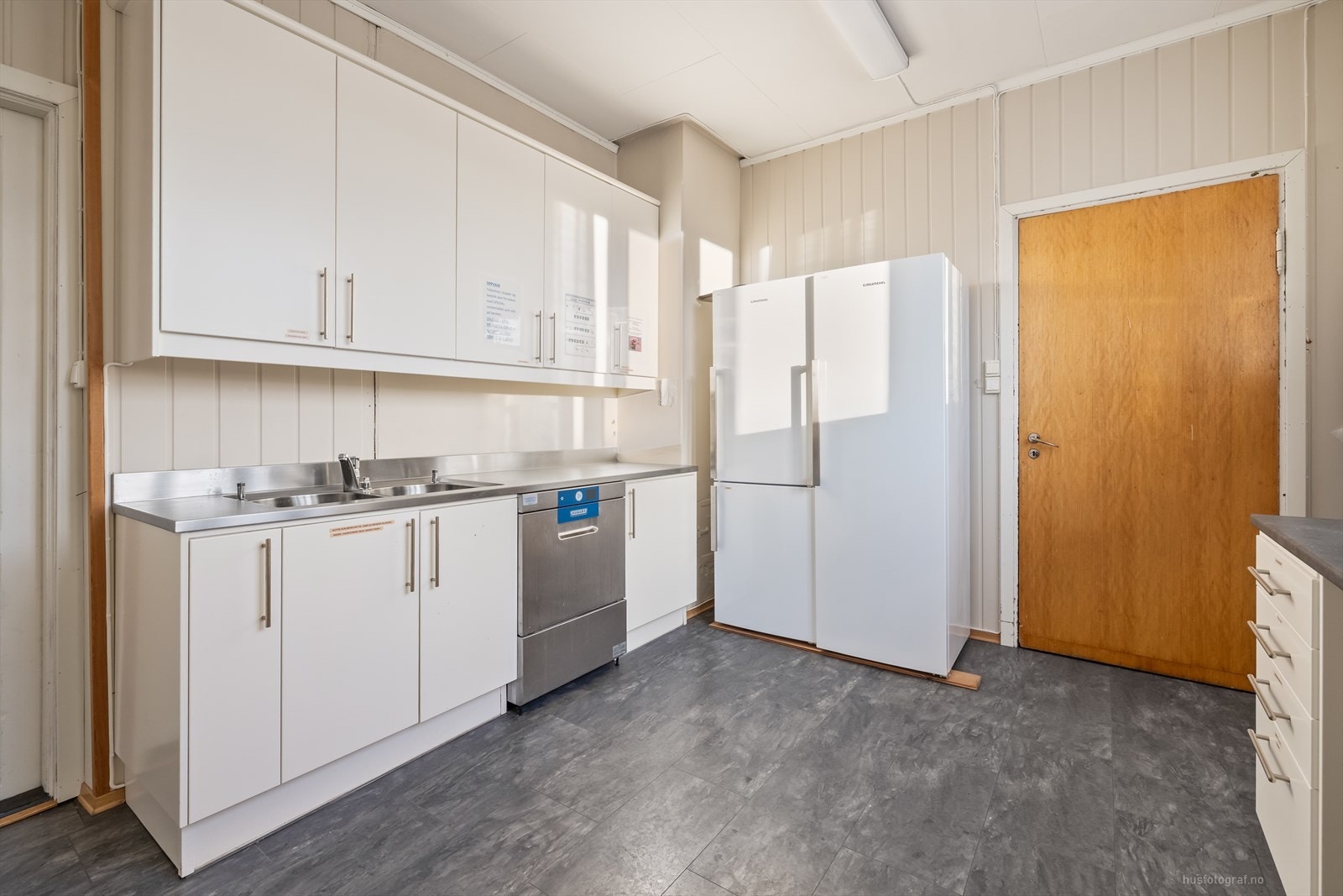 Godt med skap med hyller. Galleribilde