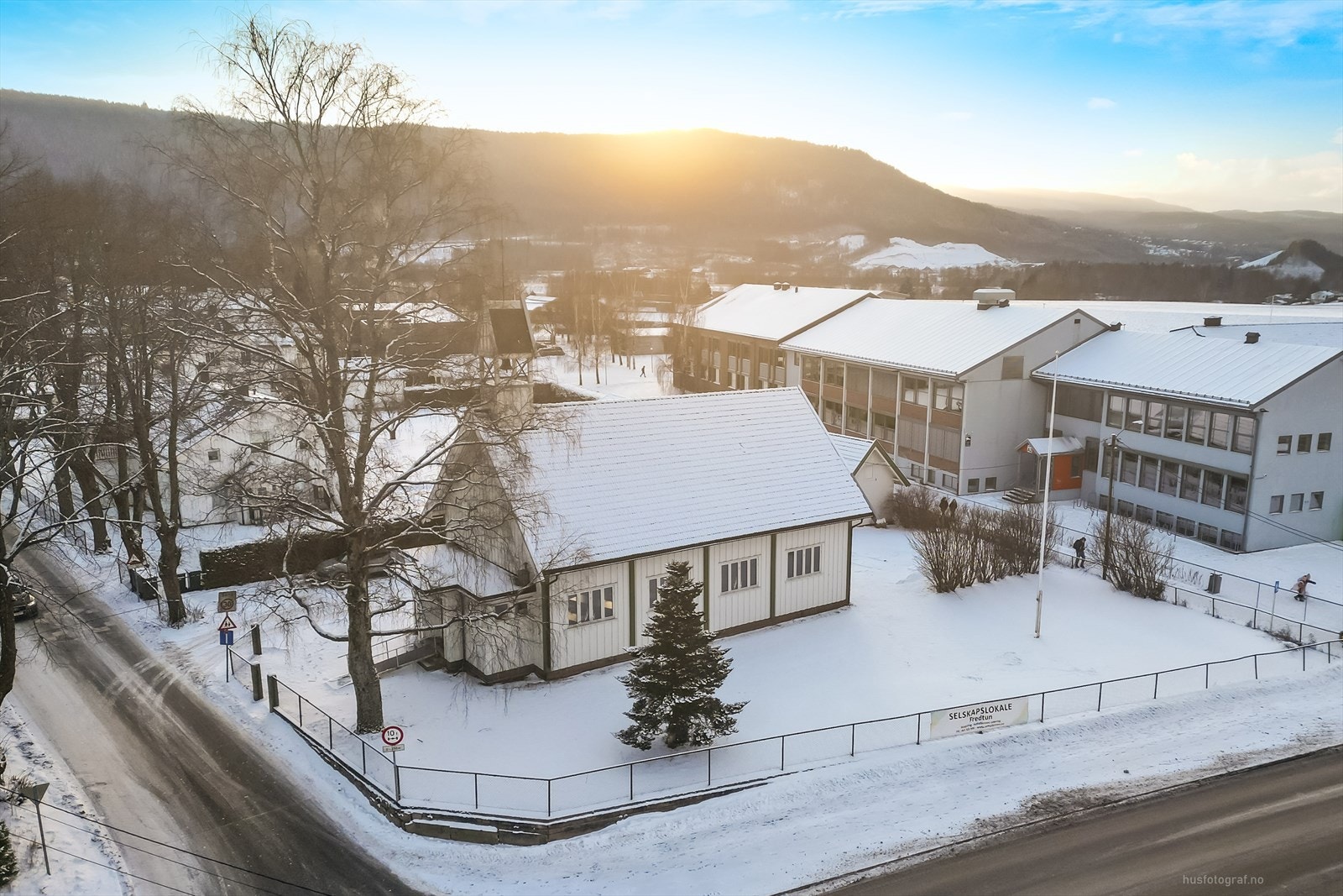 Solbergskogen og Finnemarka byr på fantastisk natur, med fiskevann, milevis med skiløyper og tur/sykkelstier. Galleribilde