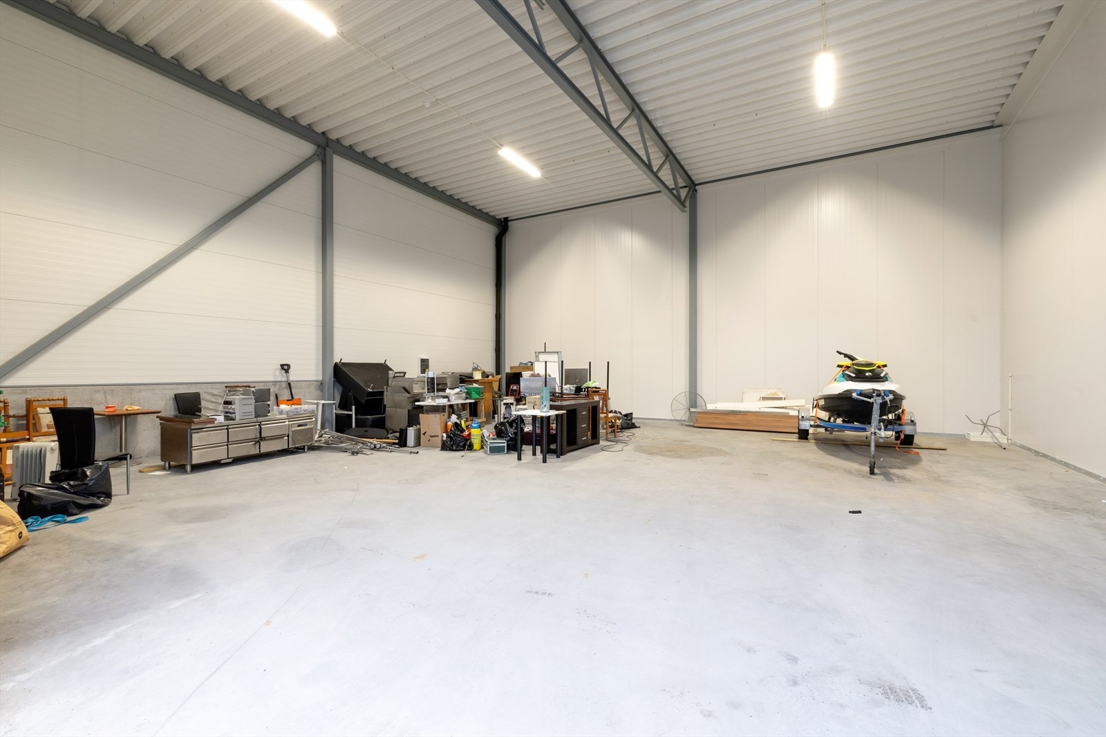 Lageret er på ca. 143 m2. med ca. 6 meters høyde. Galleribilde