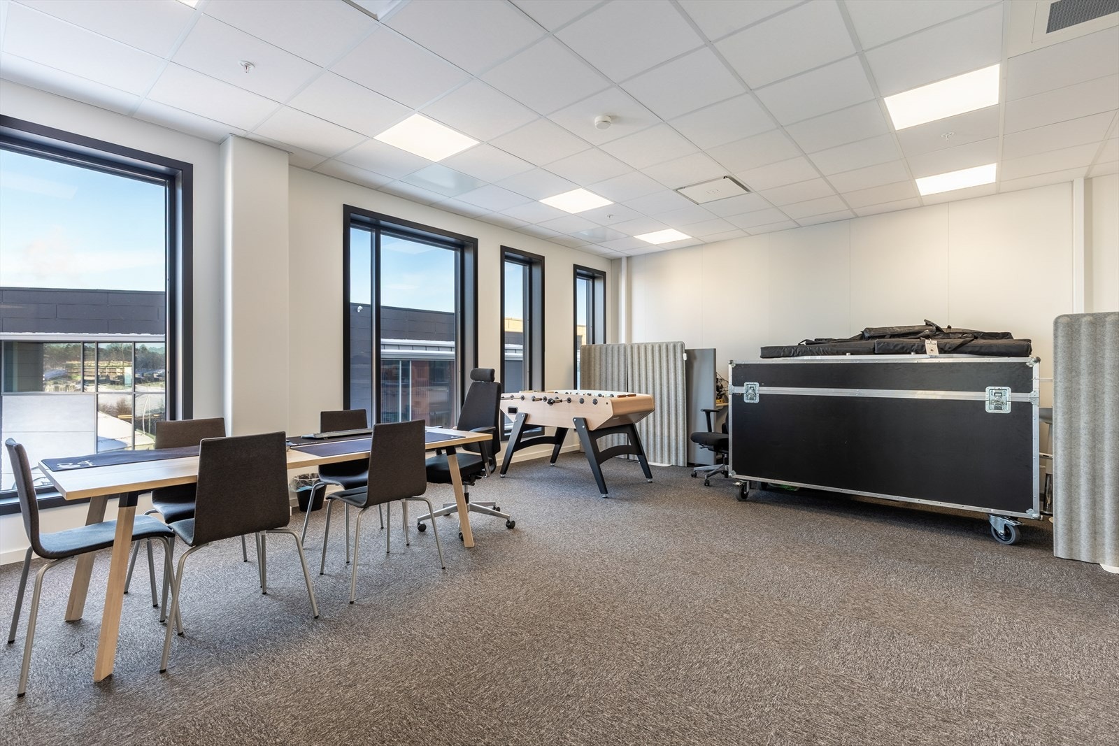 Meget flotte kontorlokaler i hyggelige åpne løsninger. Galleribilde