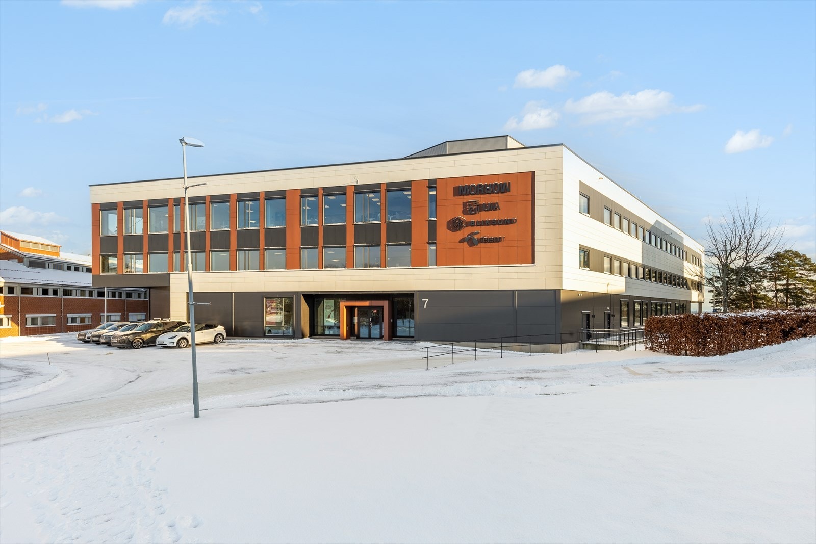 Eiendomsmegler Norge Næring har gleden av å presentere flotte kontorlokaler til leie i teknologiparken i Grimstad. Galleribilde