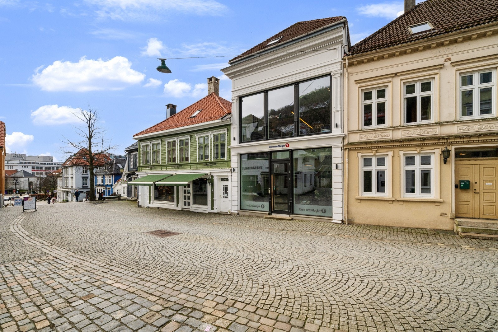 Velkommen til Marken 19 - presentert av Kurt Furnes og Stephane B. Trotta v/ EiendomsMegler 1 Næringseiendom Galleribilde