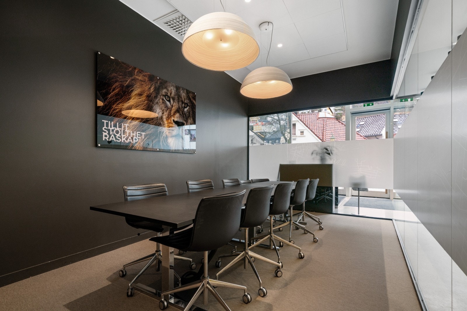 Møterom av god størrelse i 1. etg. Galleribilde