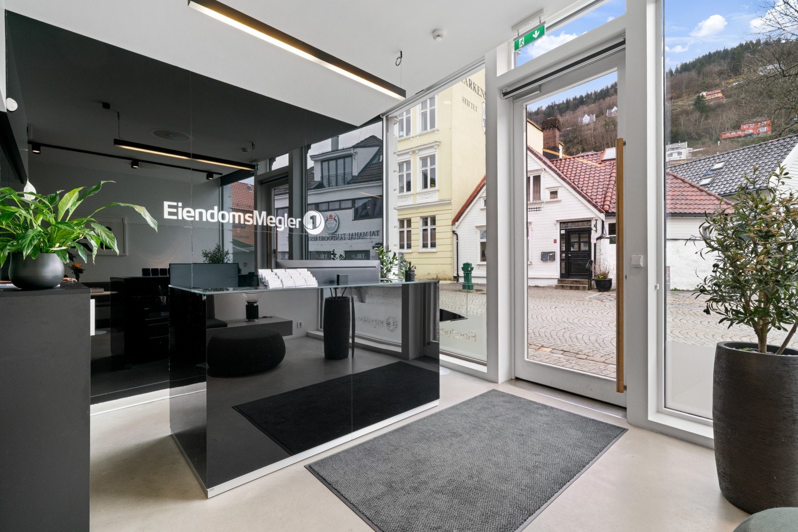 Resepsjon og inngangsparti i 1. etg. Galleribilde