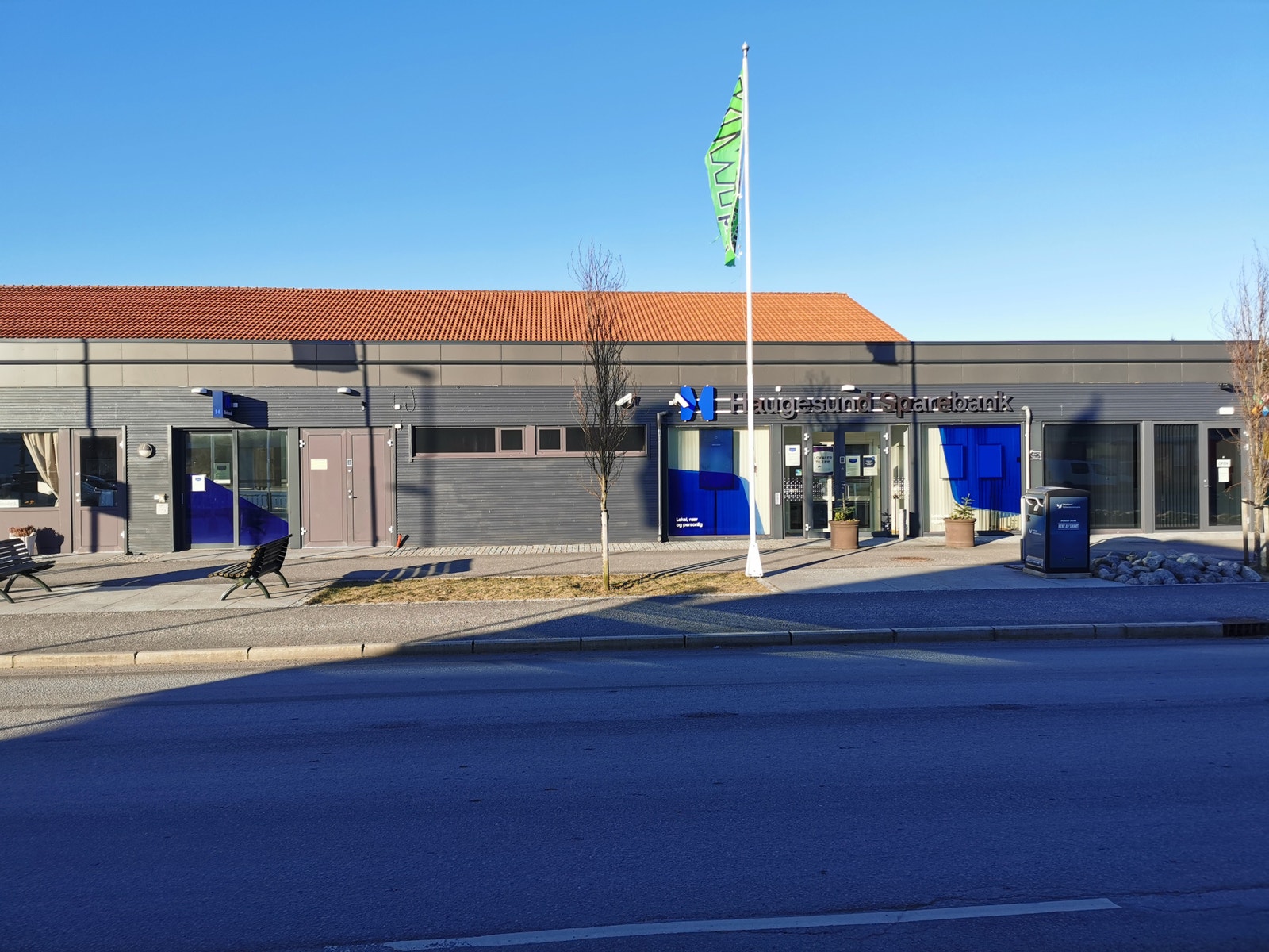 Bilde av fasaden (Tidligere Haugesund Sparebank sitt lokale) Galleribilde