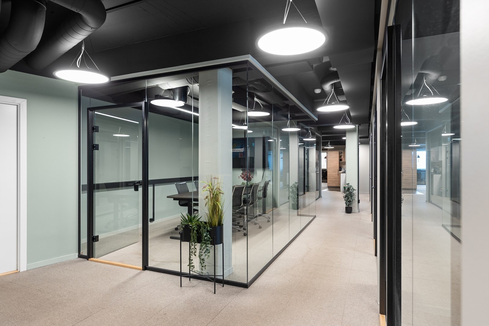 Nylig oppussede kontorlokaler i byggets 3. etasje Galleribilde