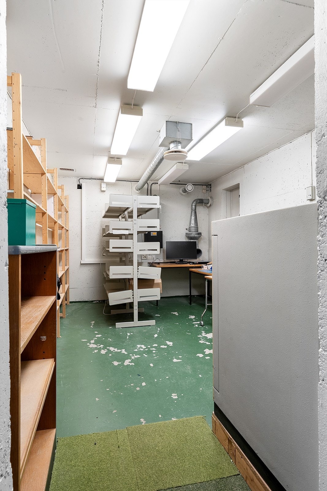 Tilfluktsrom brukt som lager i 1. etasje Galleribilde
