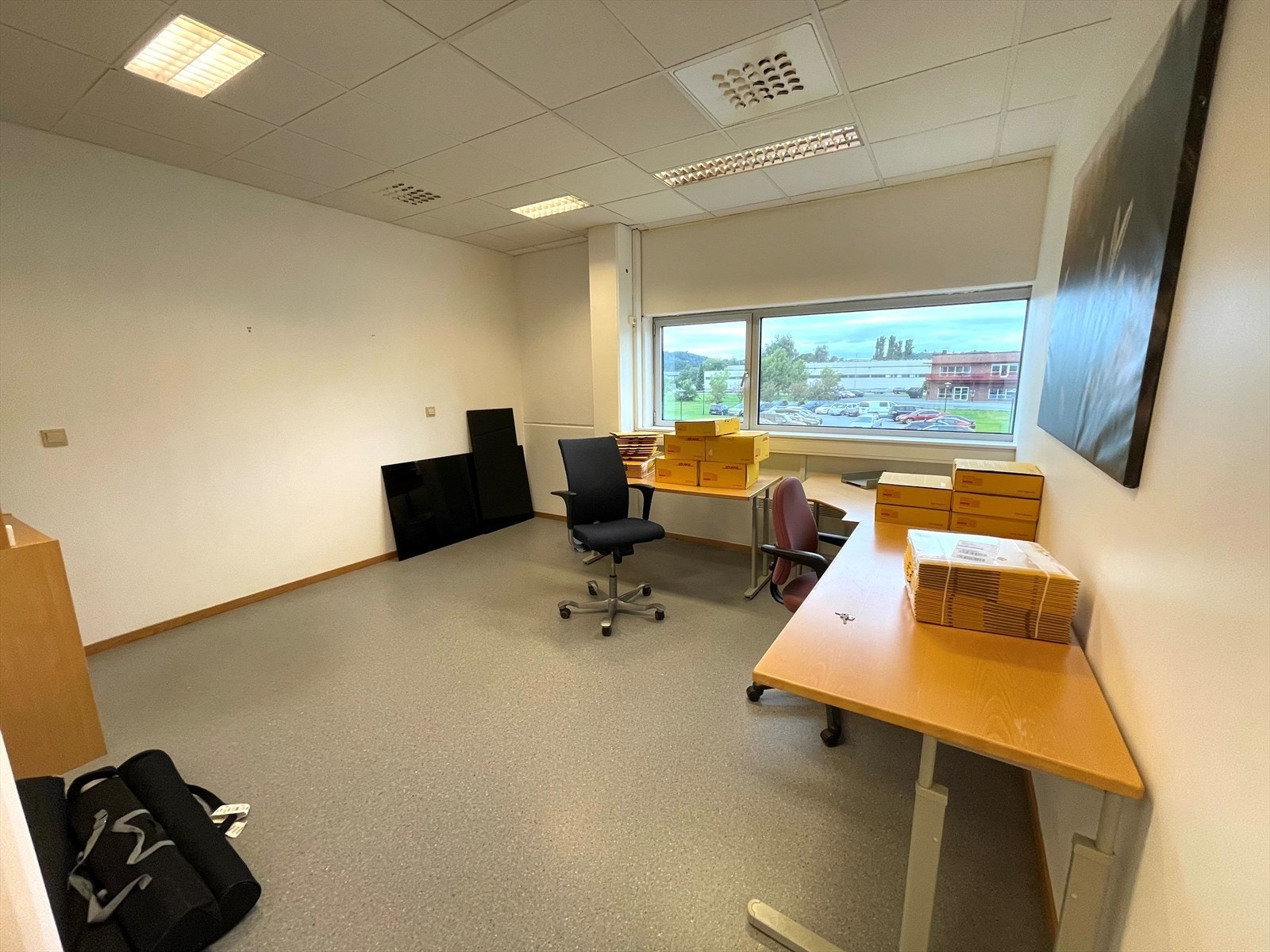 2. etasje stort cellekontor.jpg Galleribilde