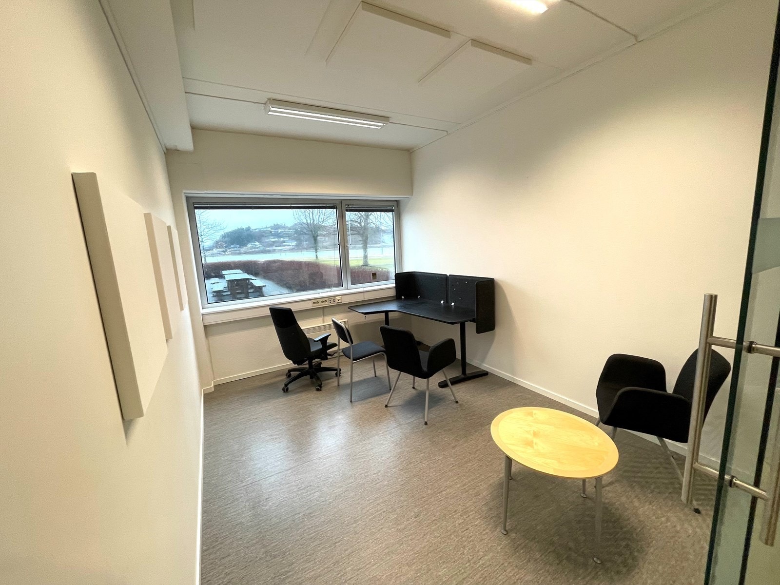 1. etasje ledig cellekontor.jpg Galleribilde