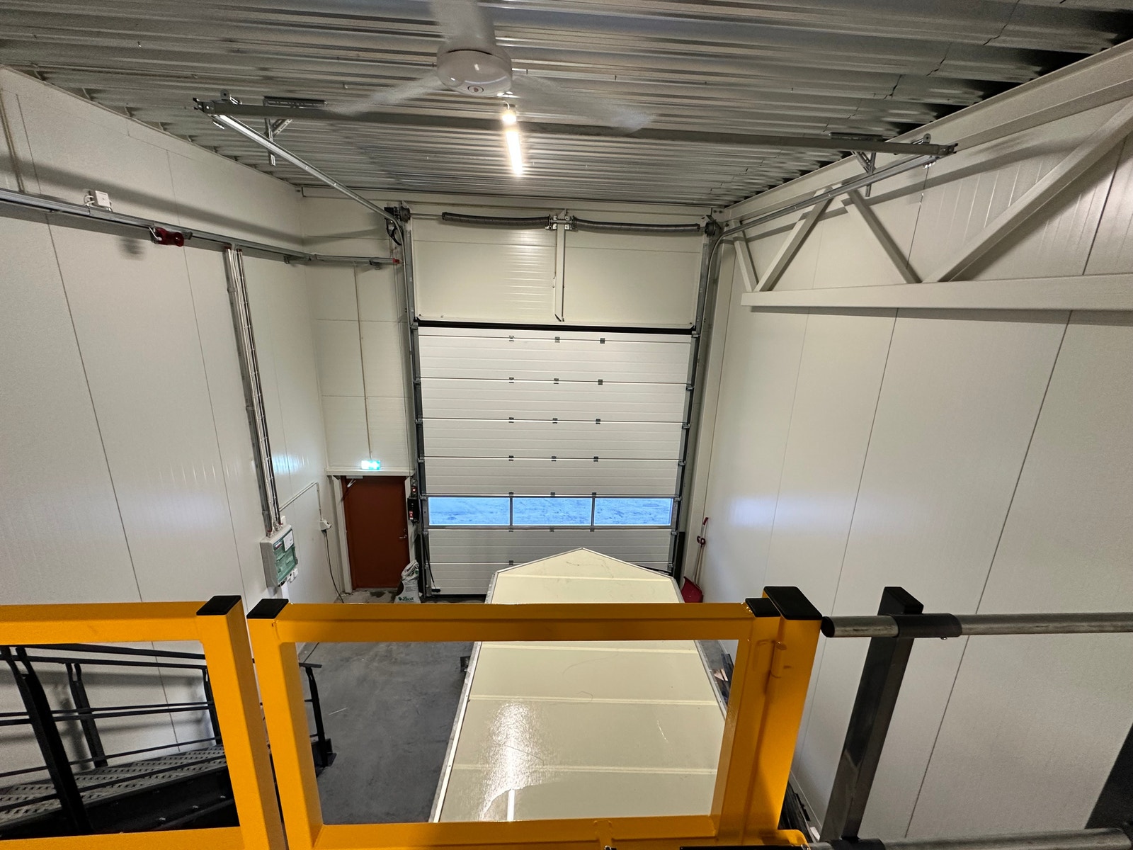 35 kvm mesanin gir gode muligheter for ekstra oppbevaring, lagring eller bruksområdet. Galleribilde