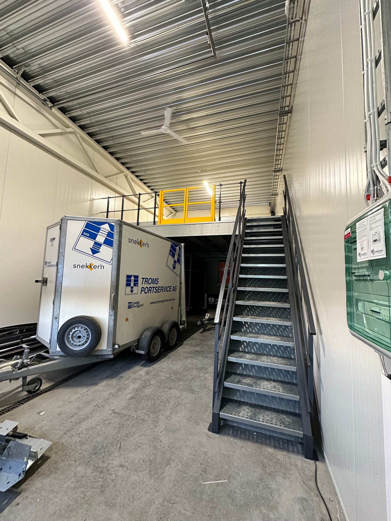 Varmekabler i gulv og varmepumpe gir god komfort og energieffektivitet. Galleribilde