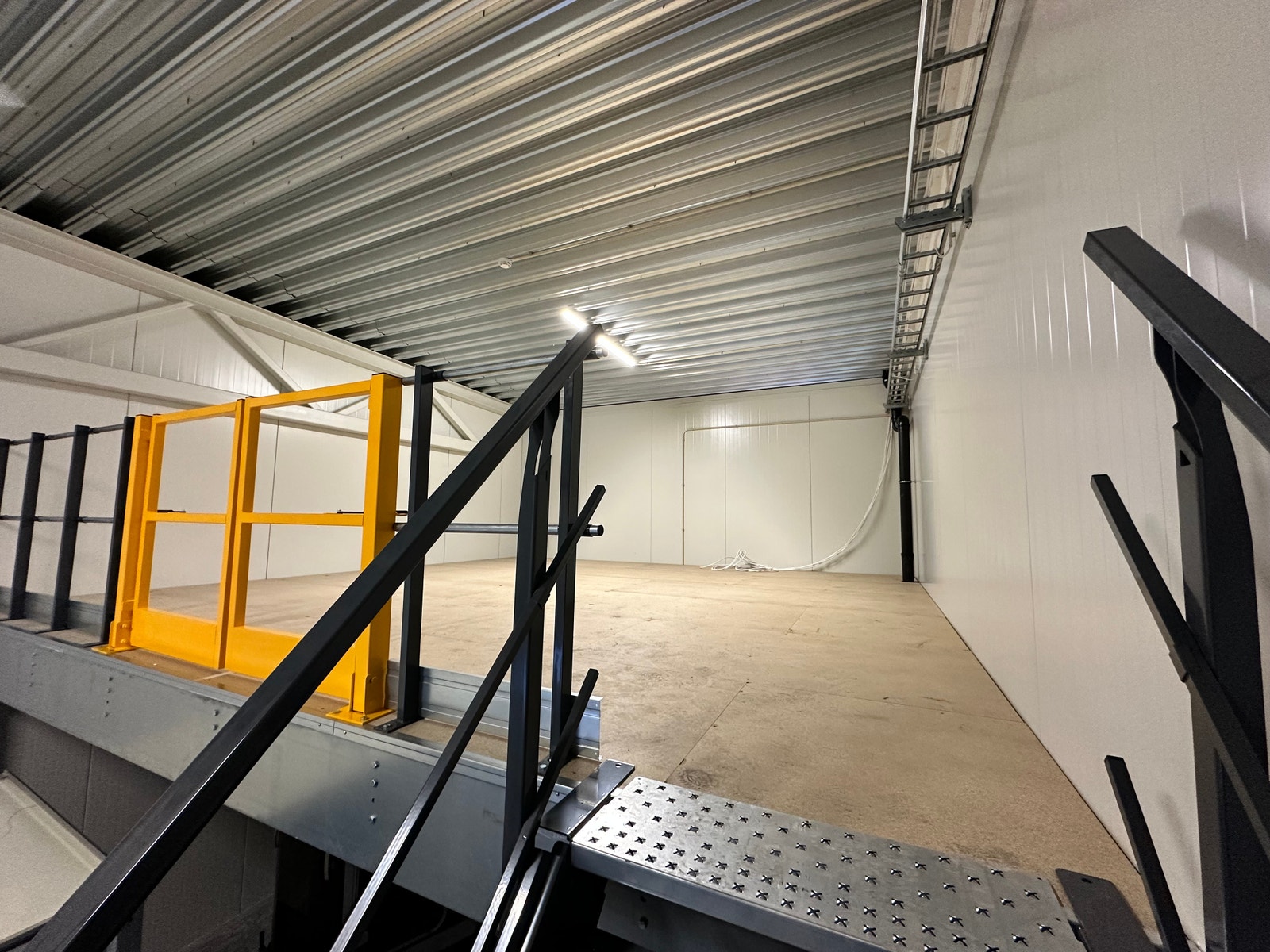 35 kvm mesanin gir gode muligheter for ekstra oppbevaring, lagring eller bruksområdet. Galleribilde