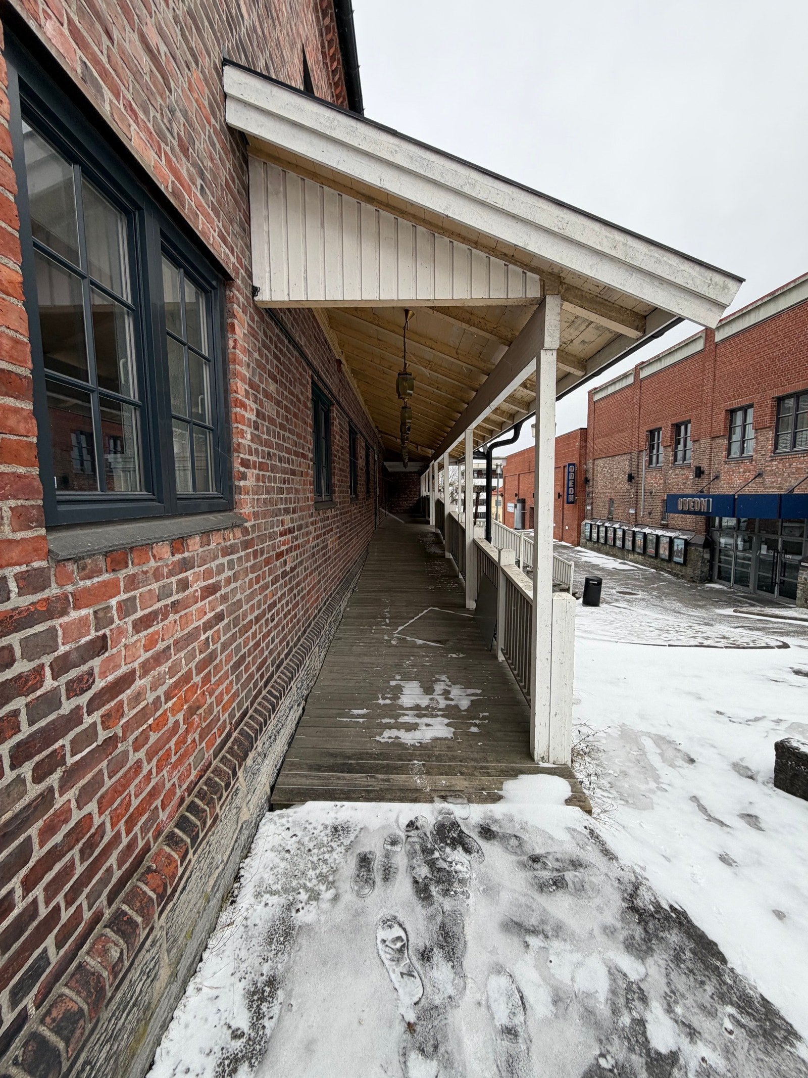 Rullestol rampe inn til lokalet Galleribilde