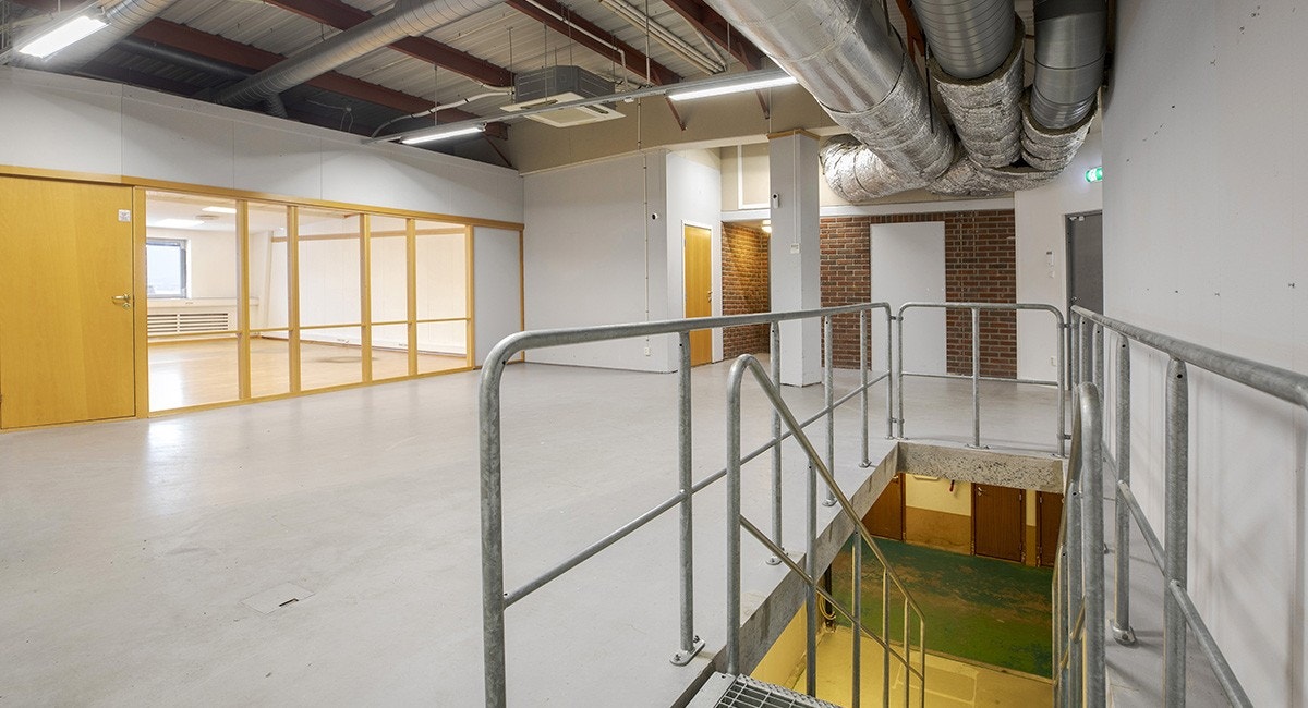 Interntrapp opp fra lageret på 683 kvm til kontoret på 277 kvm i 3. etasje Galleribilde