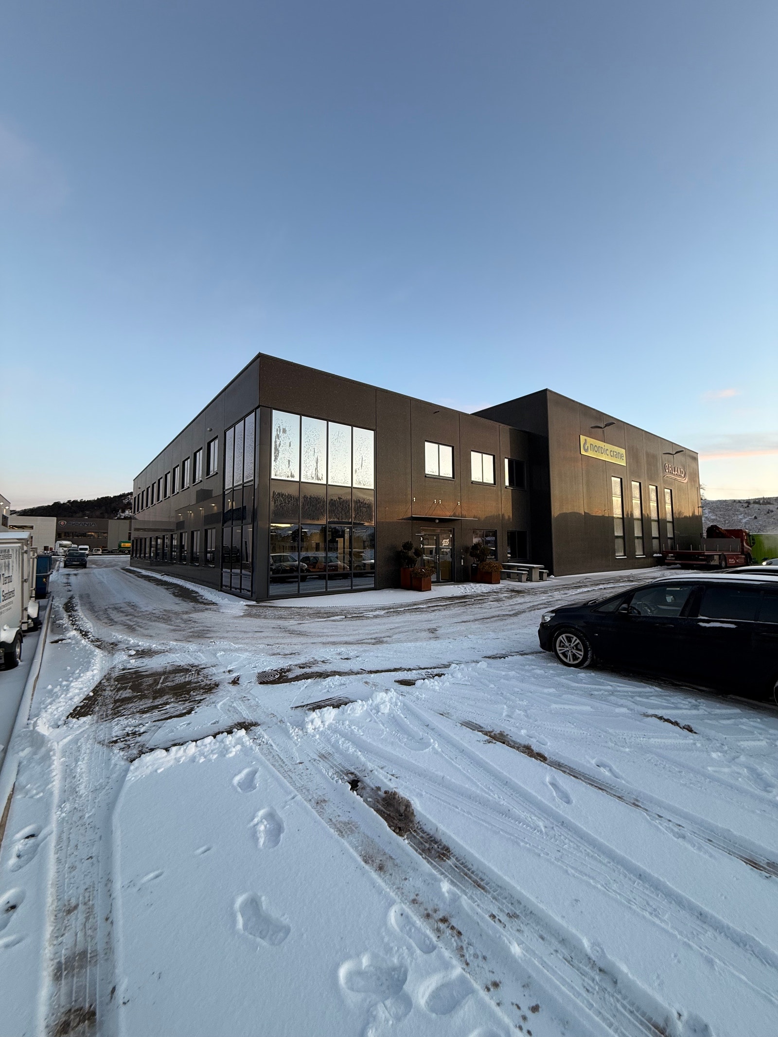 Hovedinngang ved oppstillingsplasser/ P-plasser Galleribilde