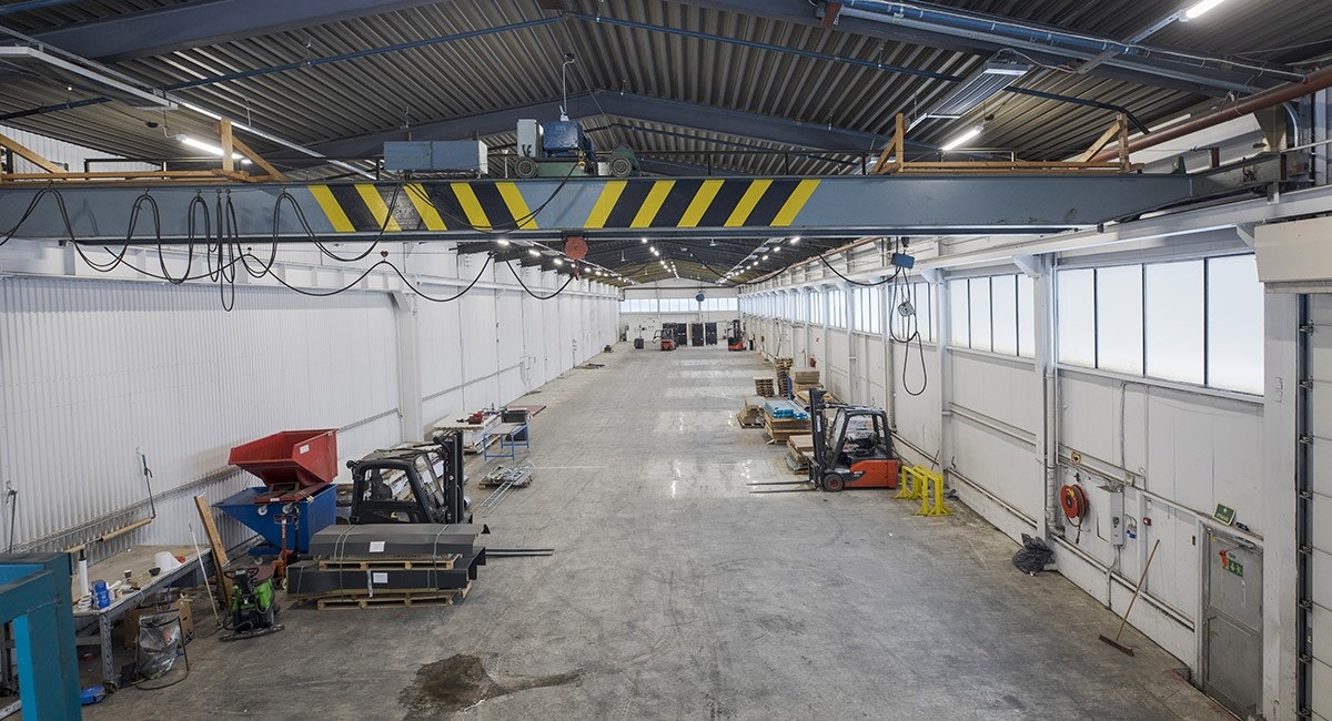 1. etasje (1 500 kvm BTA) - høytlageret har to høye kjøreporter og et eksklusivt låsbart uteareal på 600 kvm Galleribilde