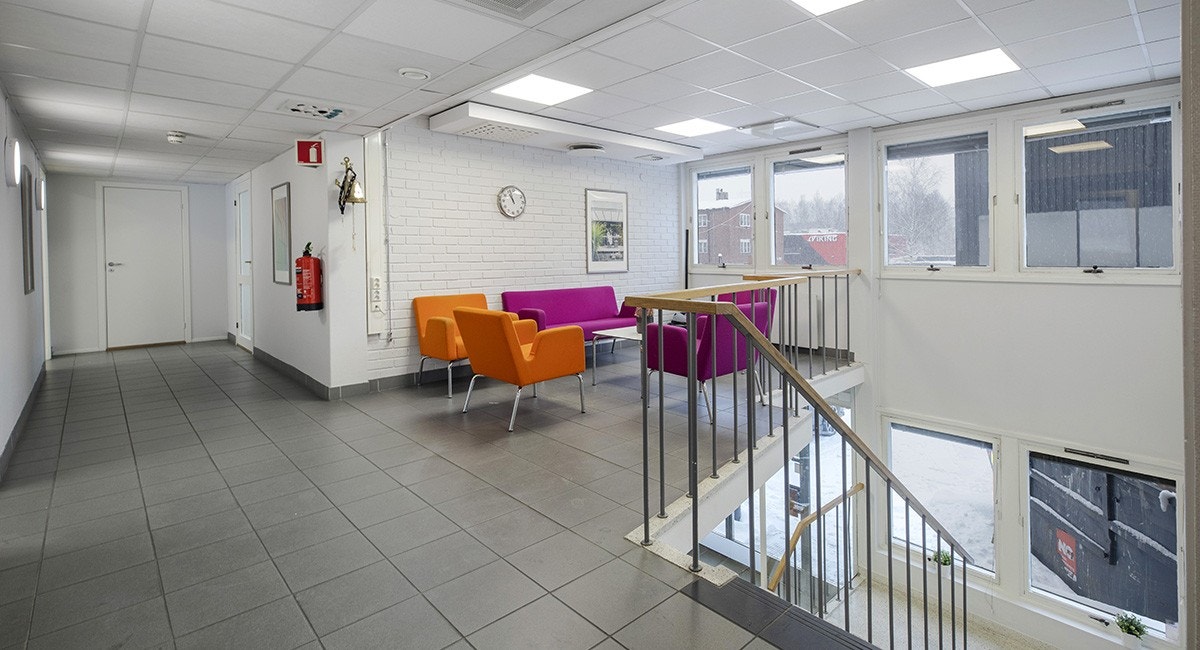 2. etasje (295 kvm BTA) - interntrappen går opp til 2. etasje som består av kontorarealer Galleribilde