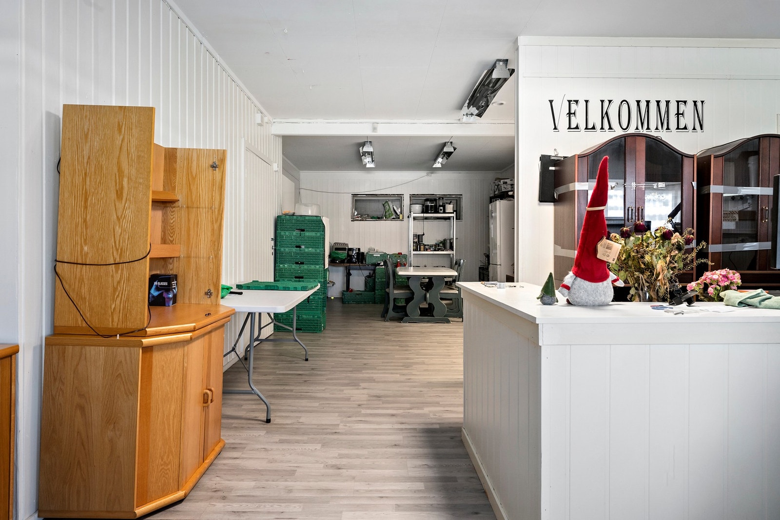 Seksjonen utgjør totalt ca. 274 kvm BRA og har et betydelig potensial for den som ønsker å oppgradere, videreutvikle eller beholde den som et utleieobjekt med stabile leieinntekter. Galleribilde
