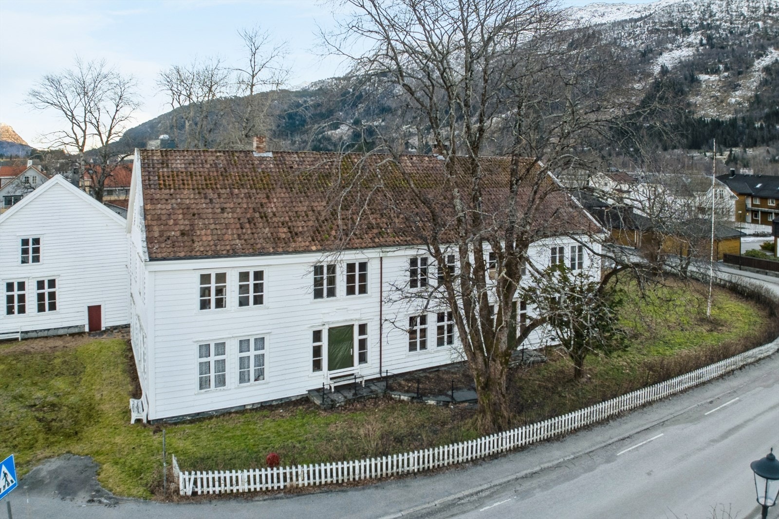 Hovedbygget er jamleg rehabilitert frå 2010. Fasadar, vindauge, takkonstruksjon, delar av tømmerveggjer og etasjeskilje. Galleribilde