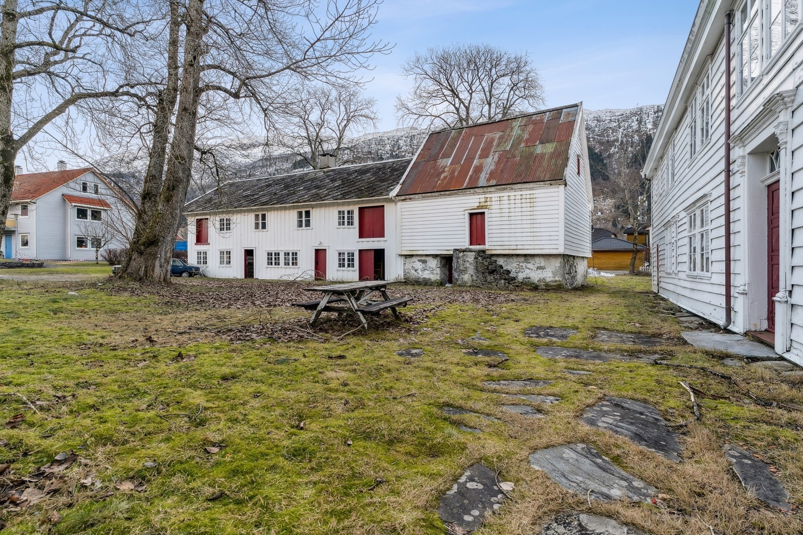 Hotellet var opphavleg hovudhuset på storgarden Gjerde, òg kalla Boalth-garden, med historie tilbake til 1790-talet. Galleribilde