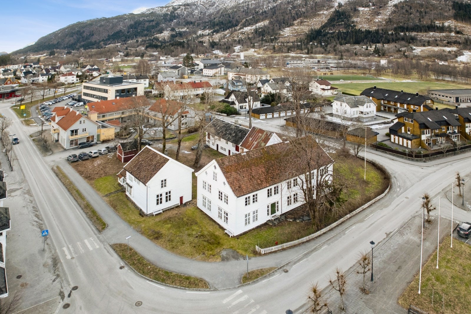 Bygget i 1790 og inneheld mykje gammal historie. Galleribilde