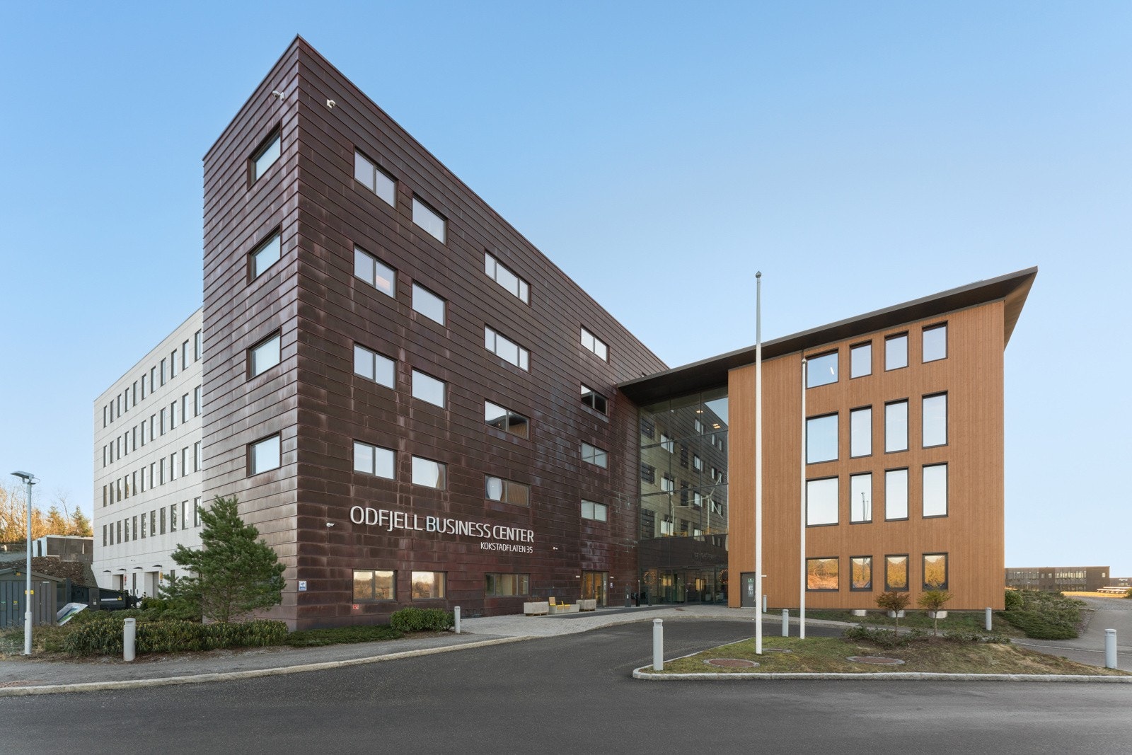 - Eiendommen har en sentral beliggenhet i Kokstadflaten 35, i umiddelbar nærhet til Bybanestoppet Kokstadflaten, kun ca. 500 meter fra eiendommen - Galleribilde