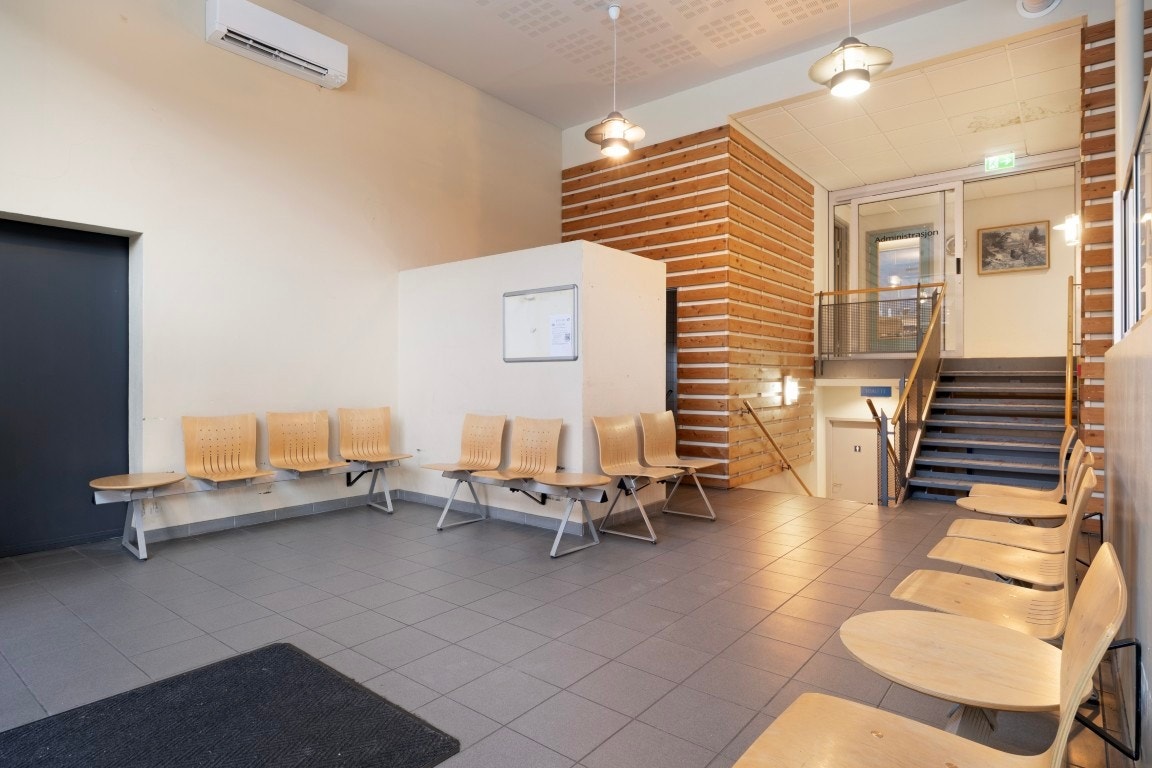 Venterom på skysstasjon for passasjerer mv. Galleribilde