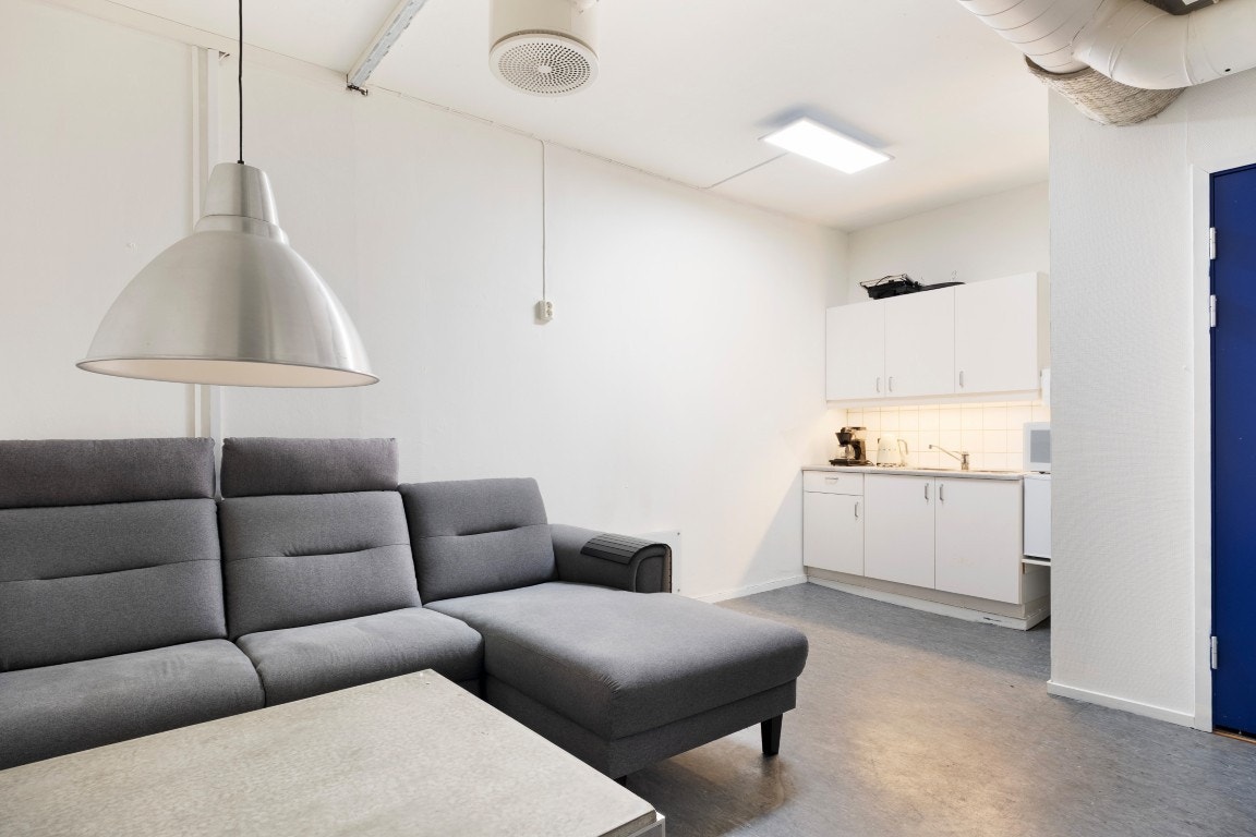 Pauserom med kjøkken i næringsareal leid ut til fotograf. Galleribilde
